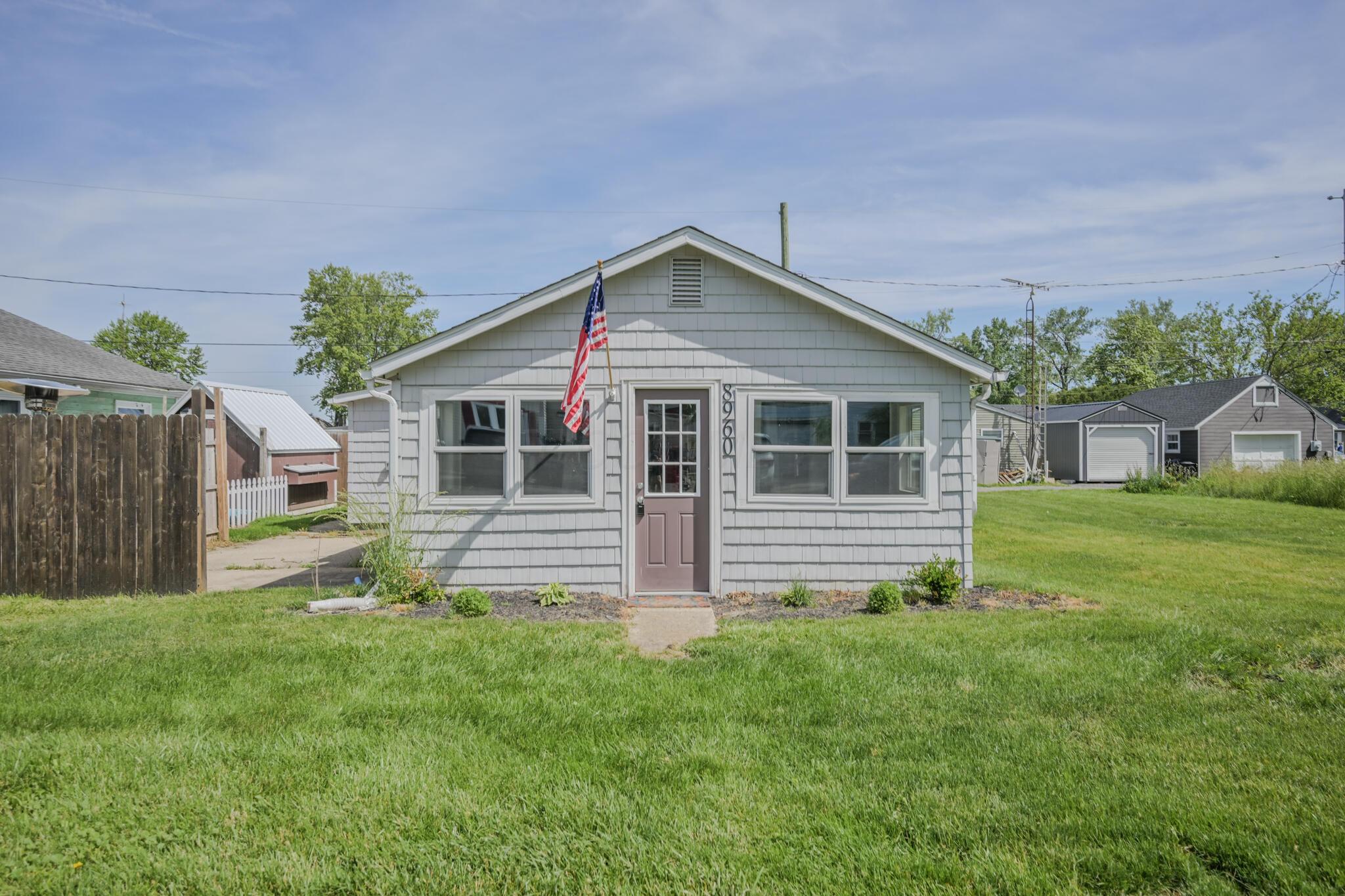 8960 Maple Street Property Photo 1