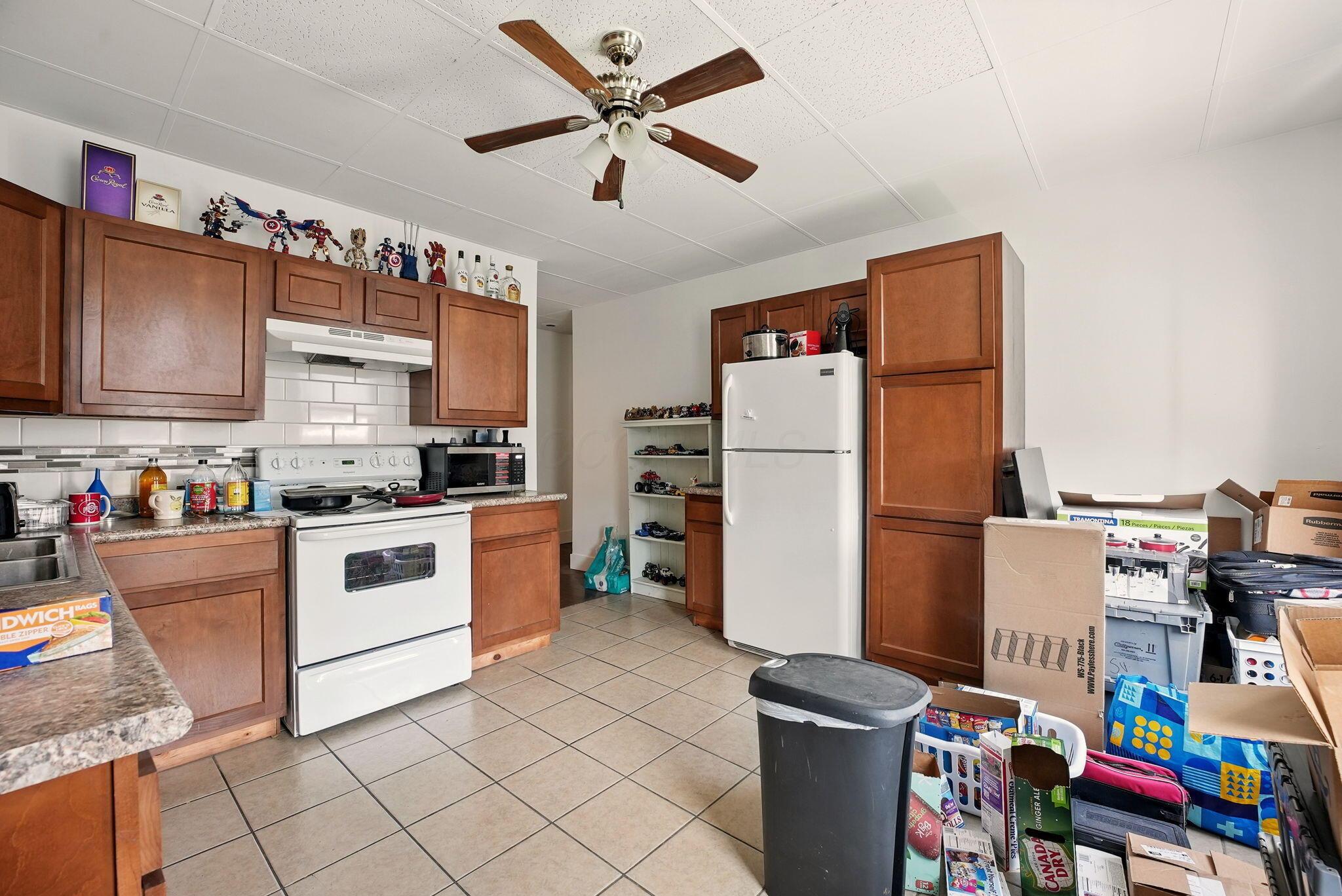 445-447 Thurman Avenue Property Photo 10