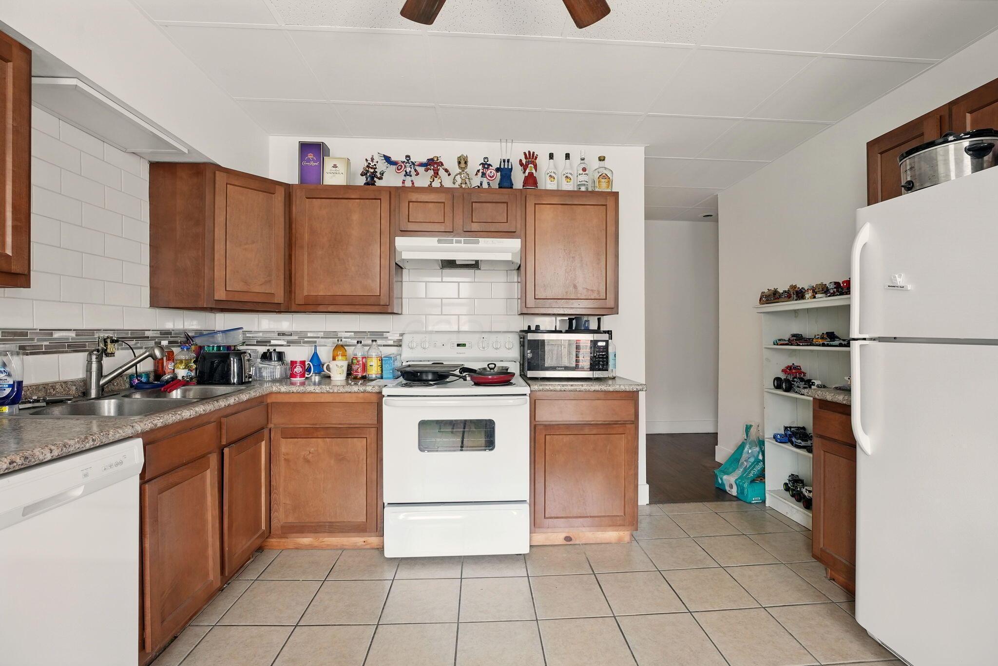 445-447 Thurman Avenue Property Photo 11