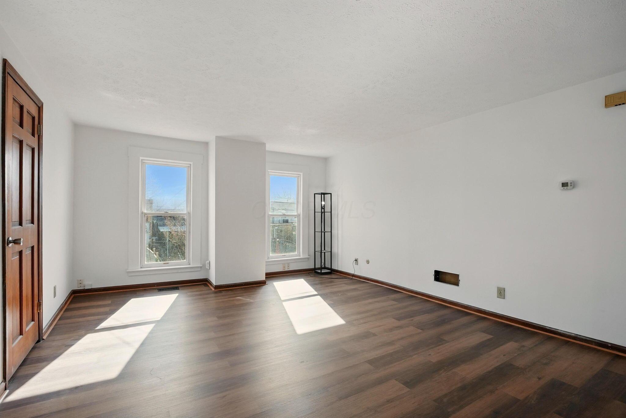 445-447 Thurman Avenue Property Photo 15
