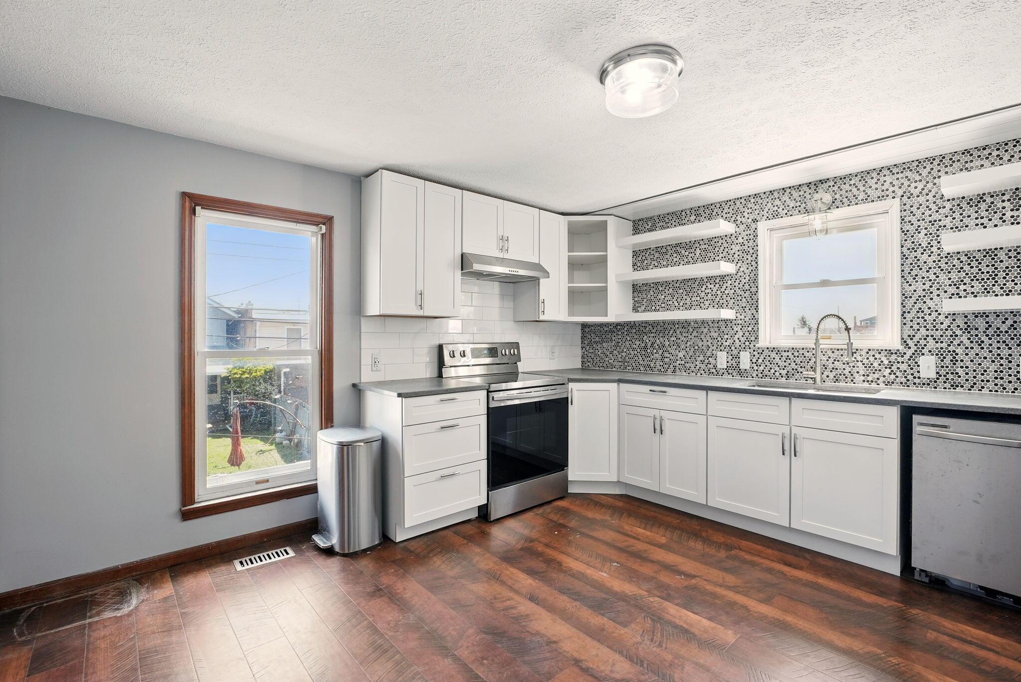 445-447 Thurman Avenue Property Photo 16