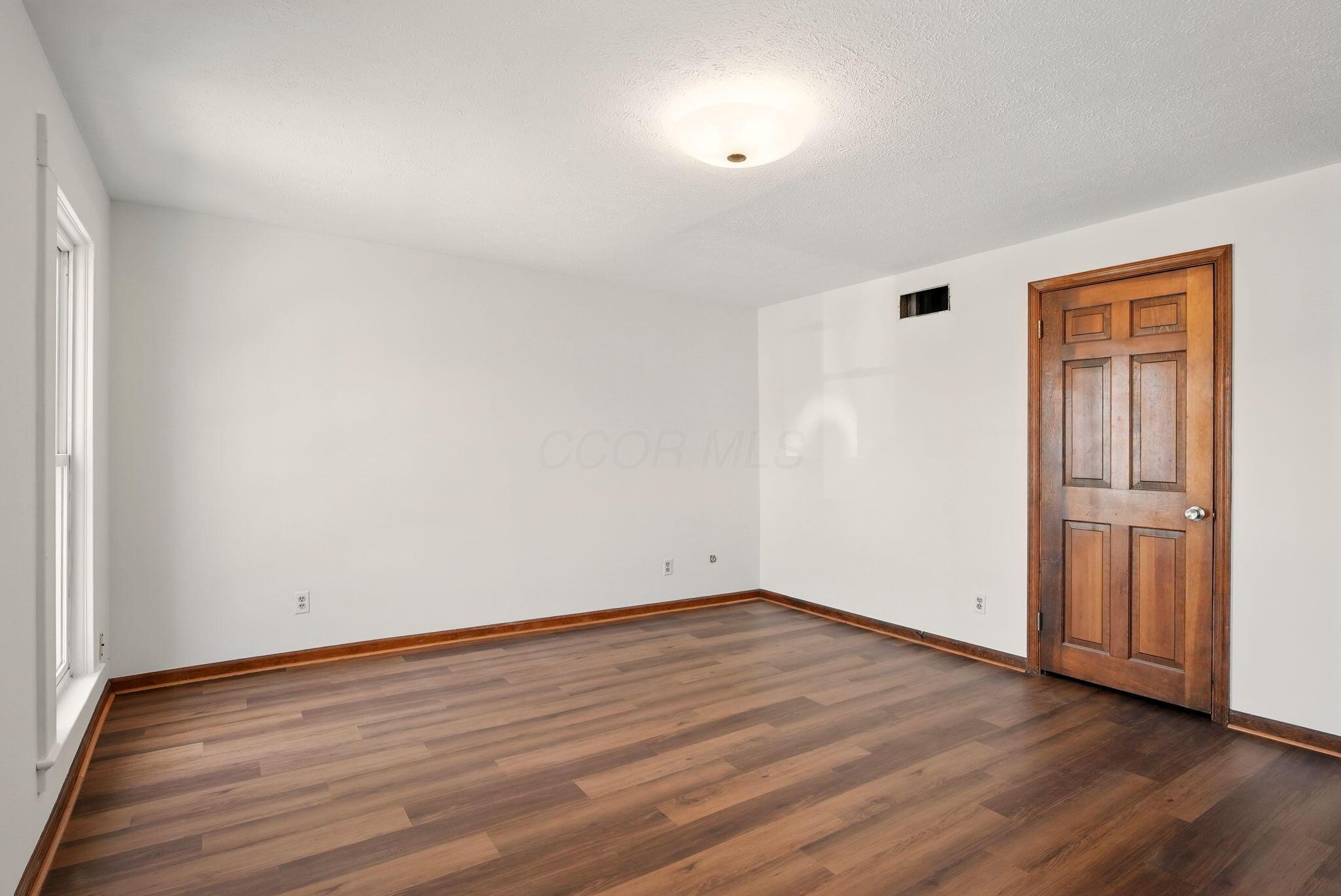 445-447 Thurman Avenue Property Photo 24