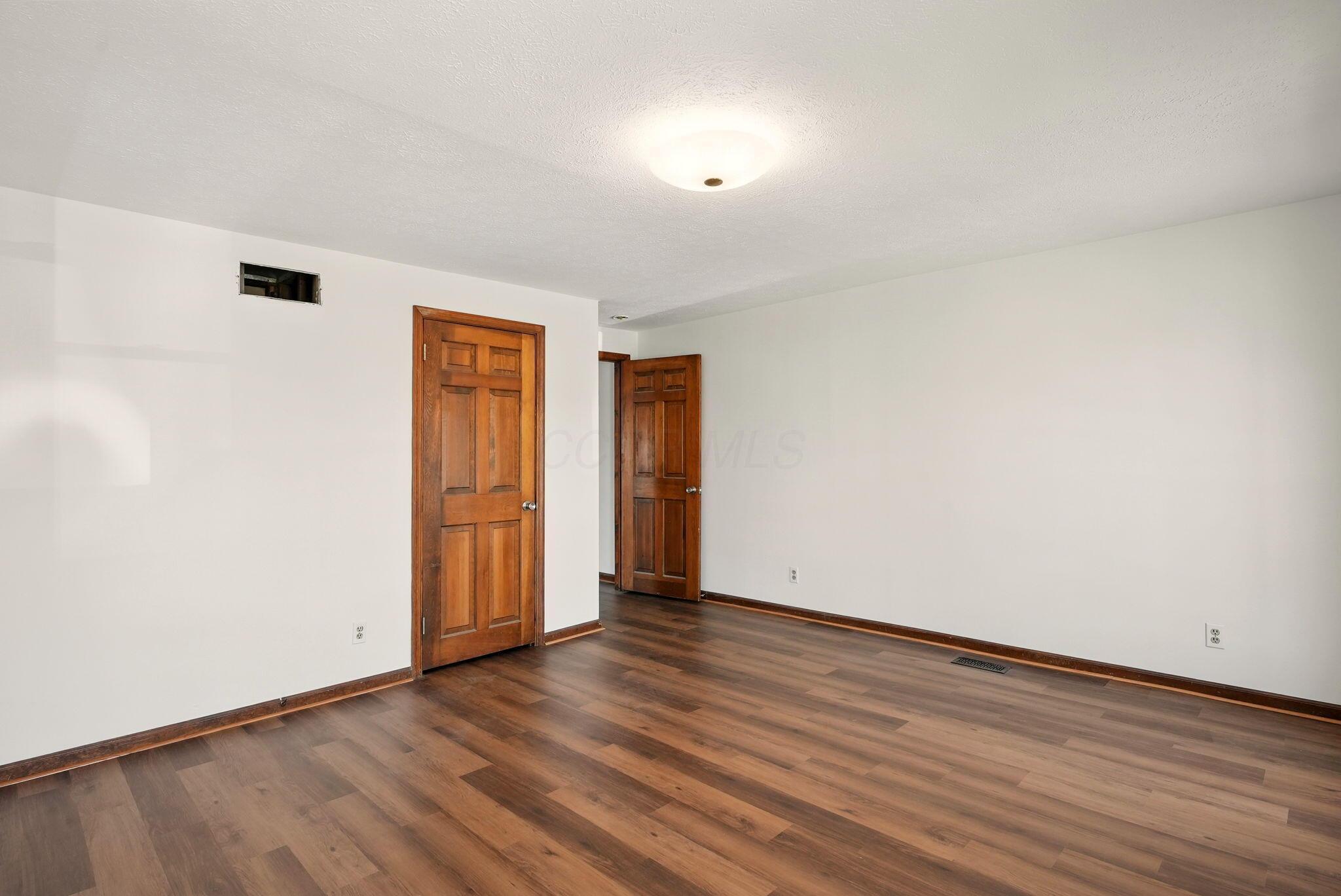 445-447 Thurman Avenue Property Photo 25