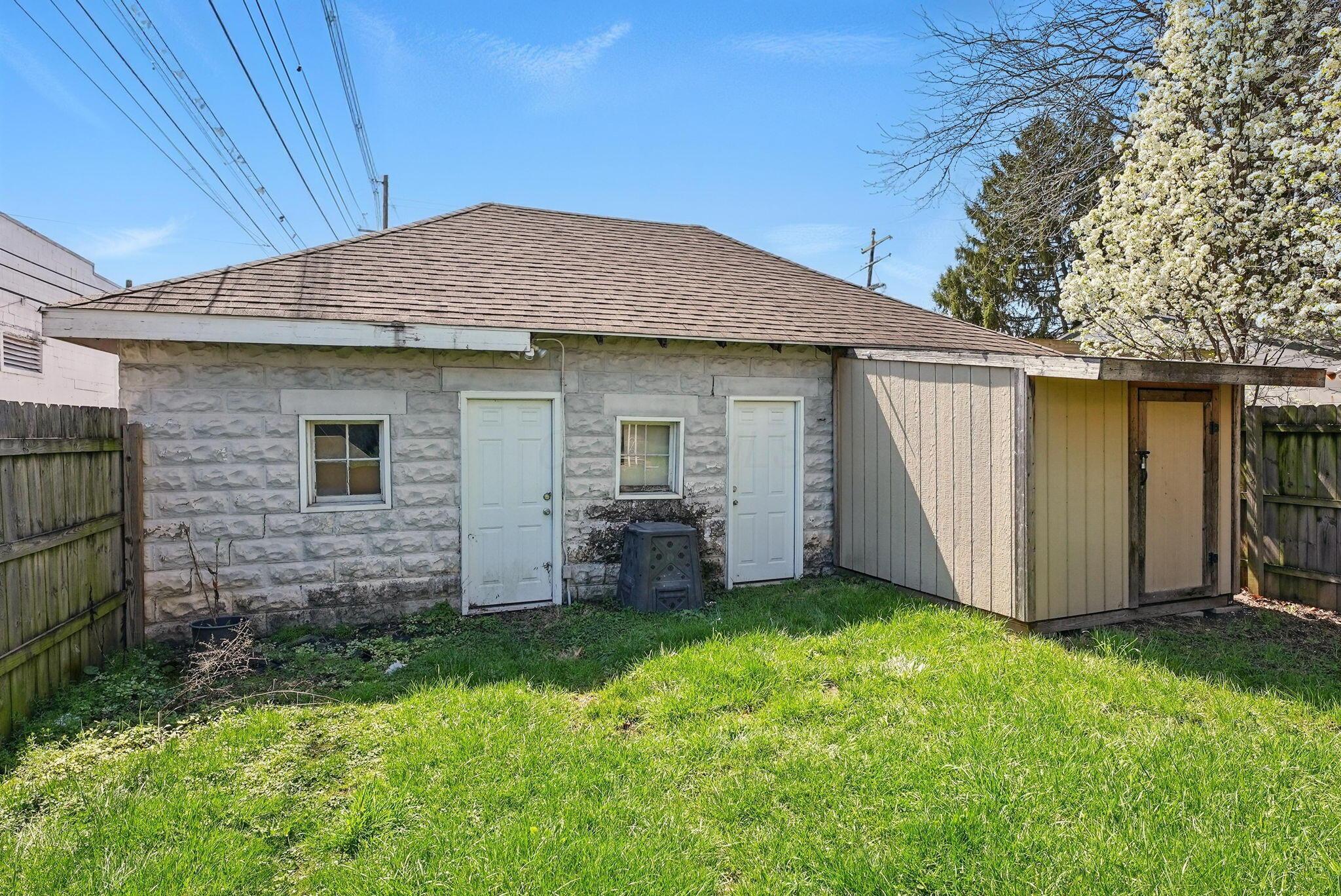 445-447 Thurman Avenue Property Photo 31