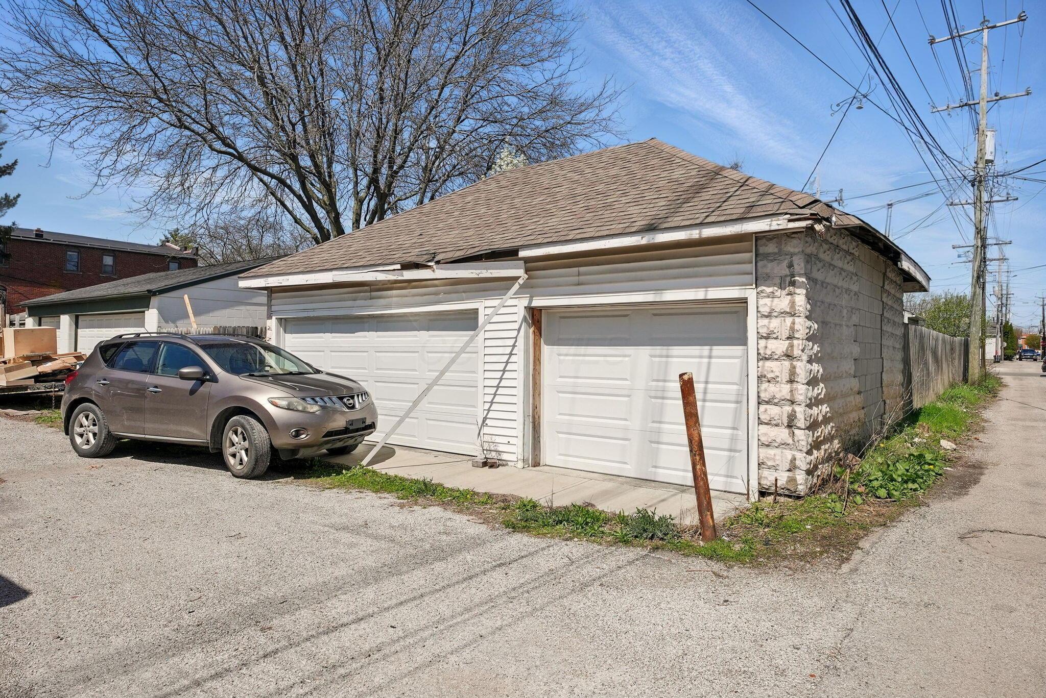 445-447 Thurman Avenue Property Photo 32