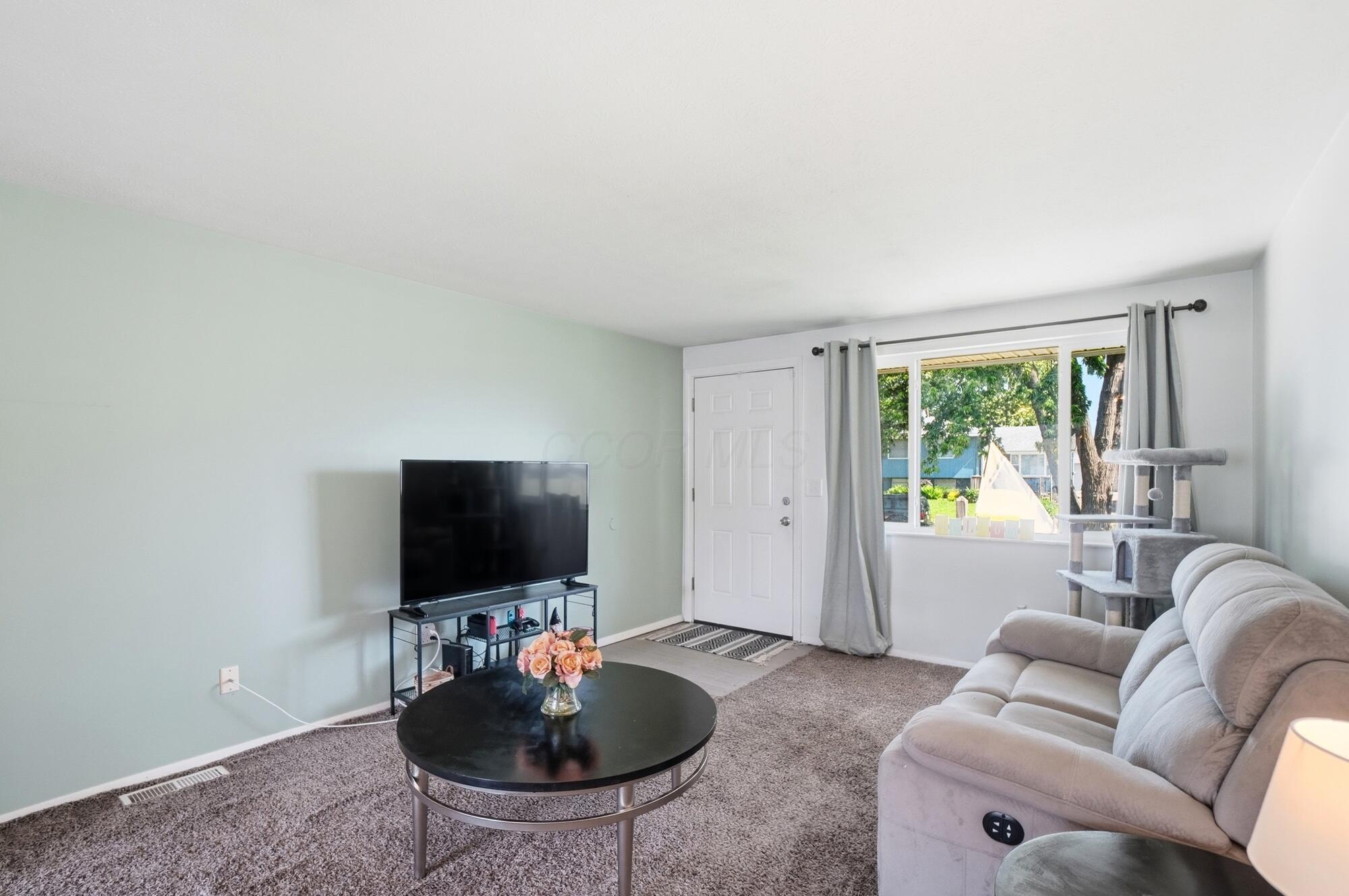 2093 Tupsfield Road Property Photo 5