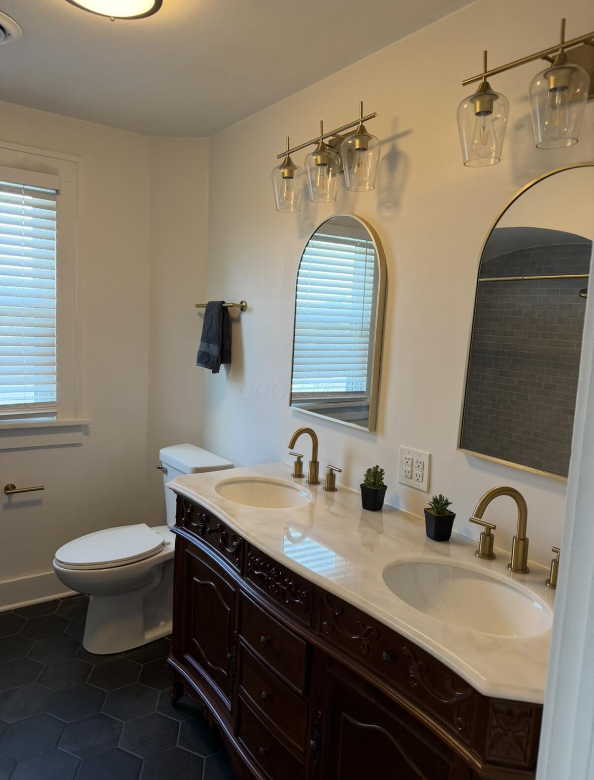 1245 E Chestnut Street Property Photo 27