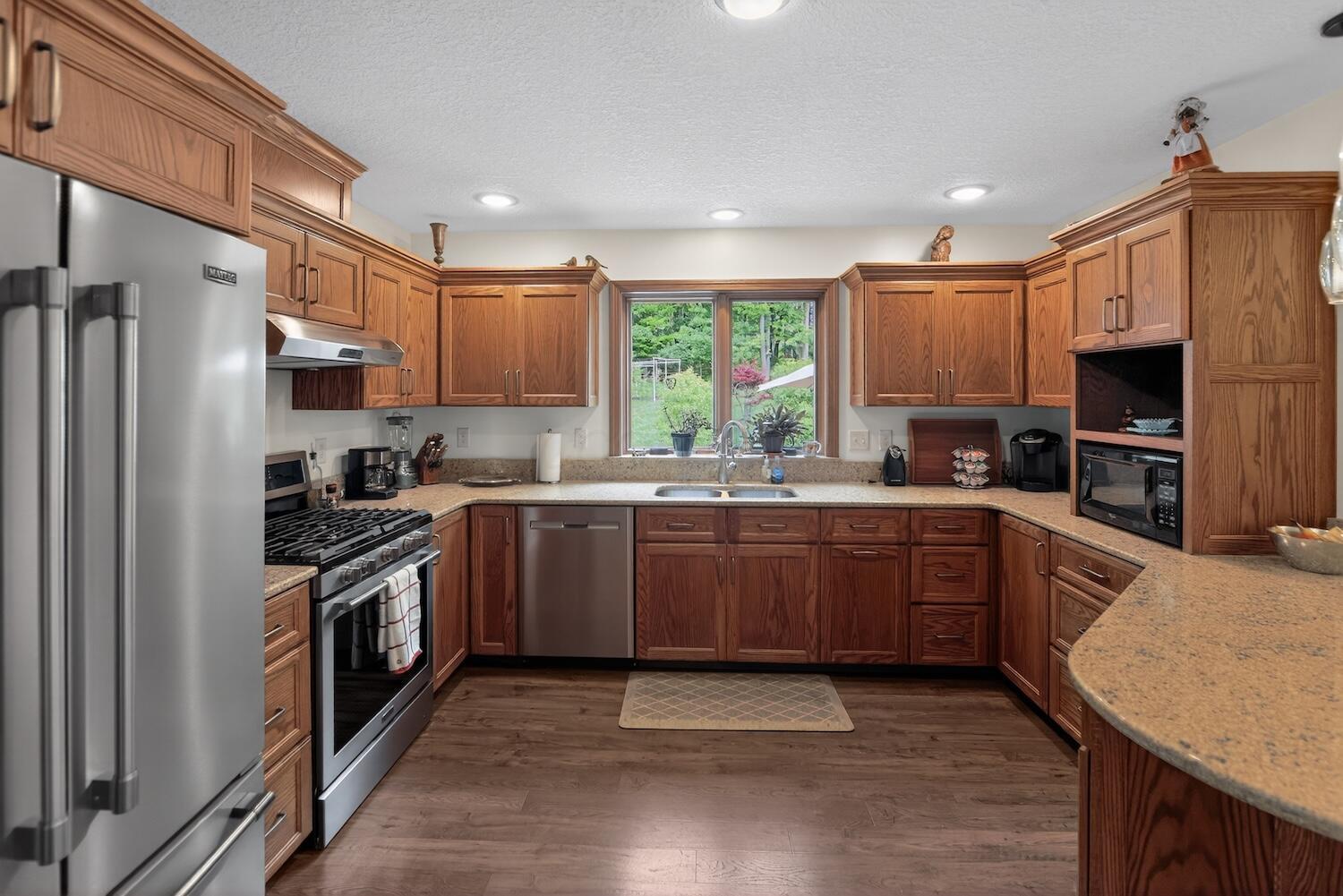 660 King Beach Drive Property Photo 13