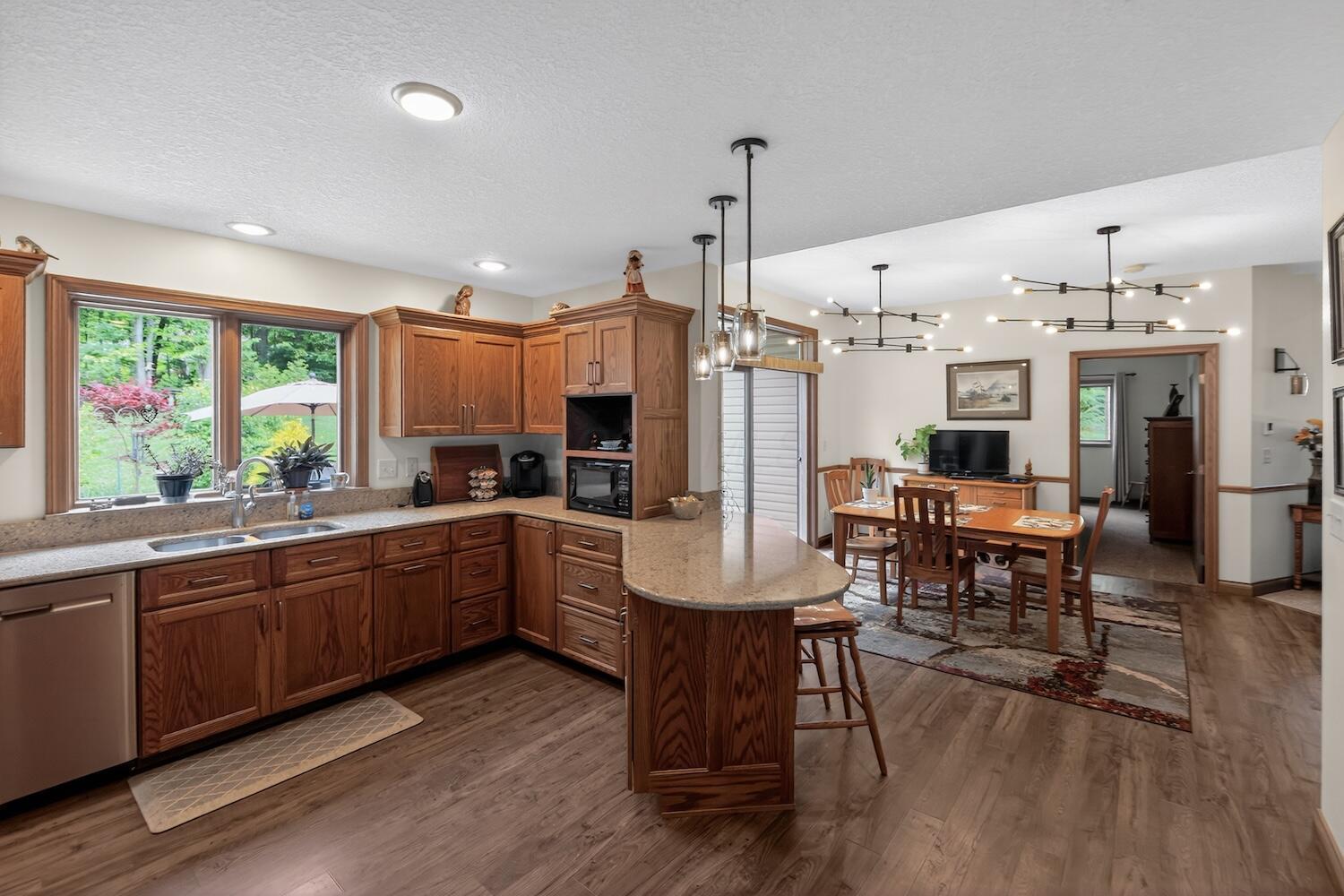 660 King Beach Drive Property Photo 14