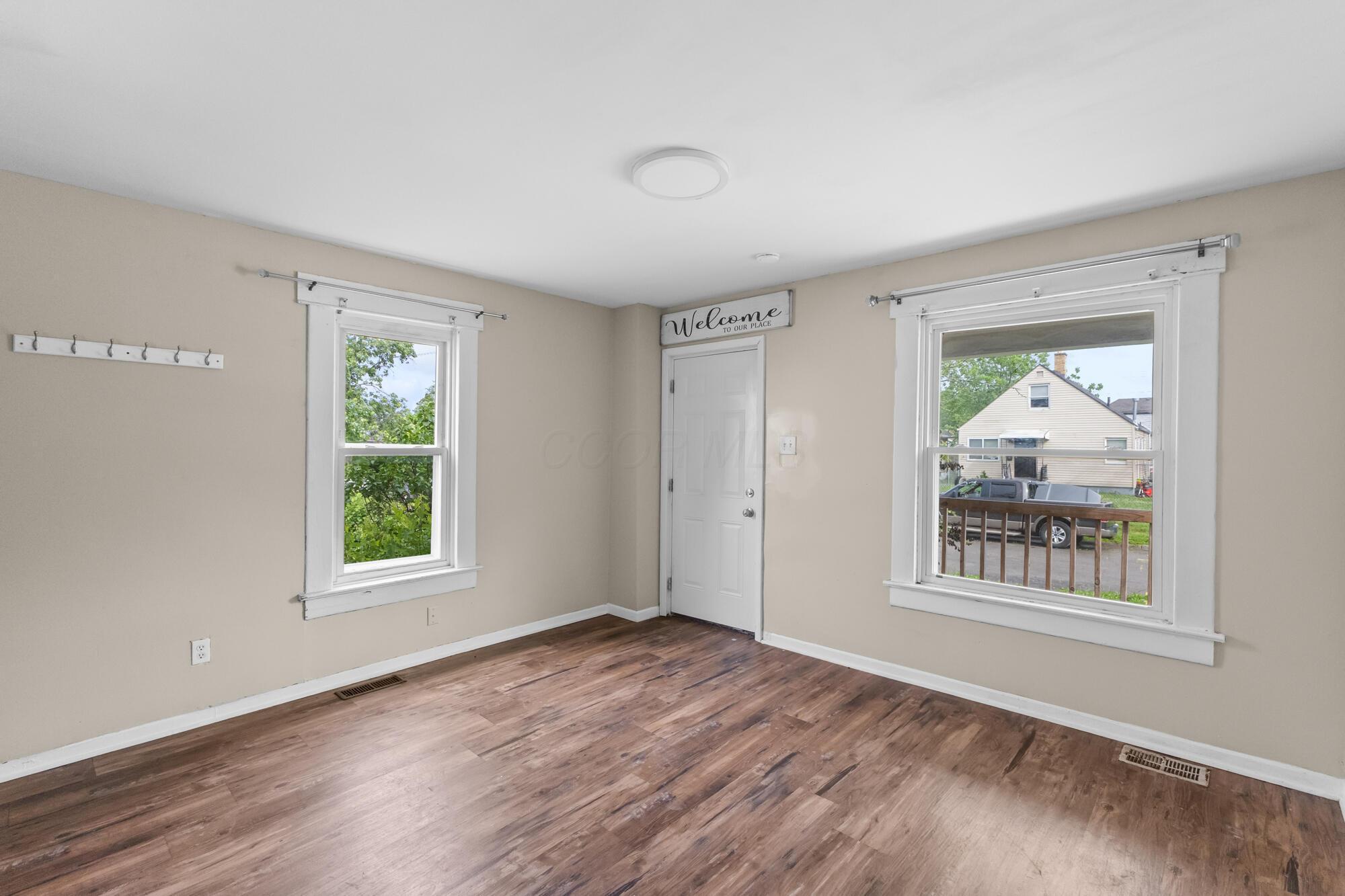 2165 Amherst Avenue Property Photo 5