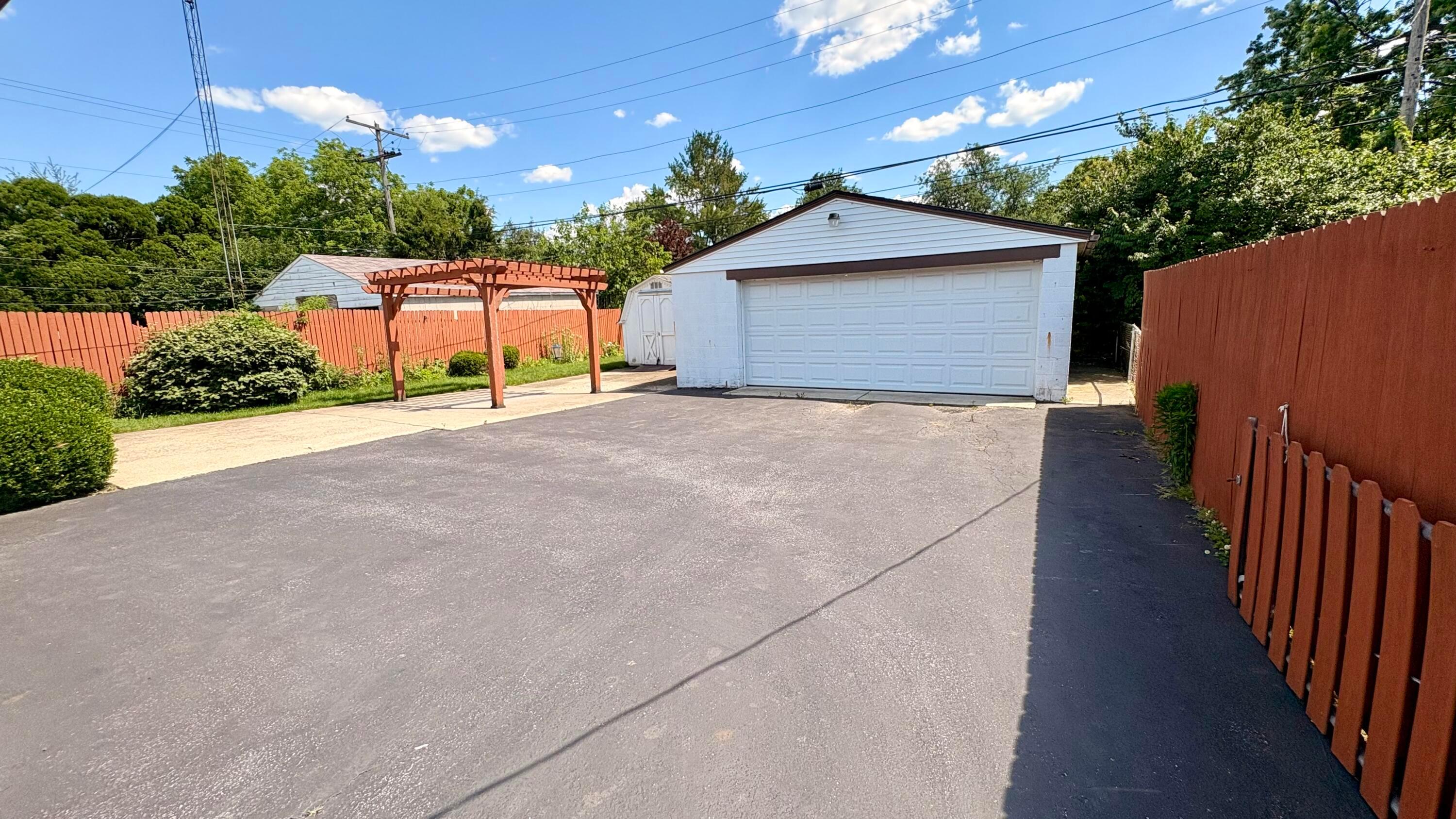 3321 Eakin Road Property Photo 4