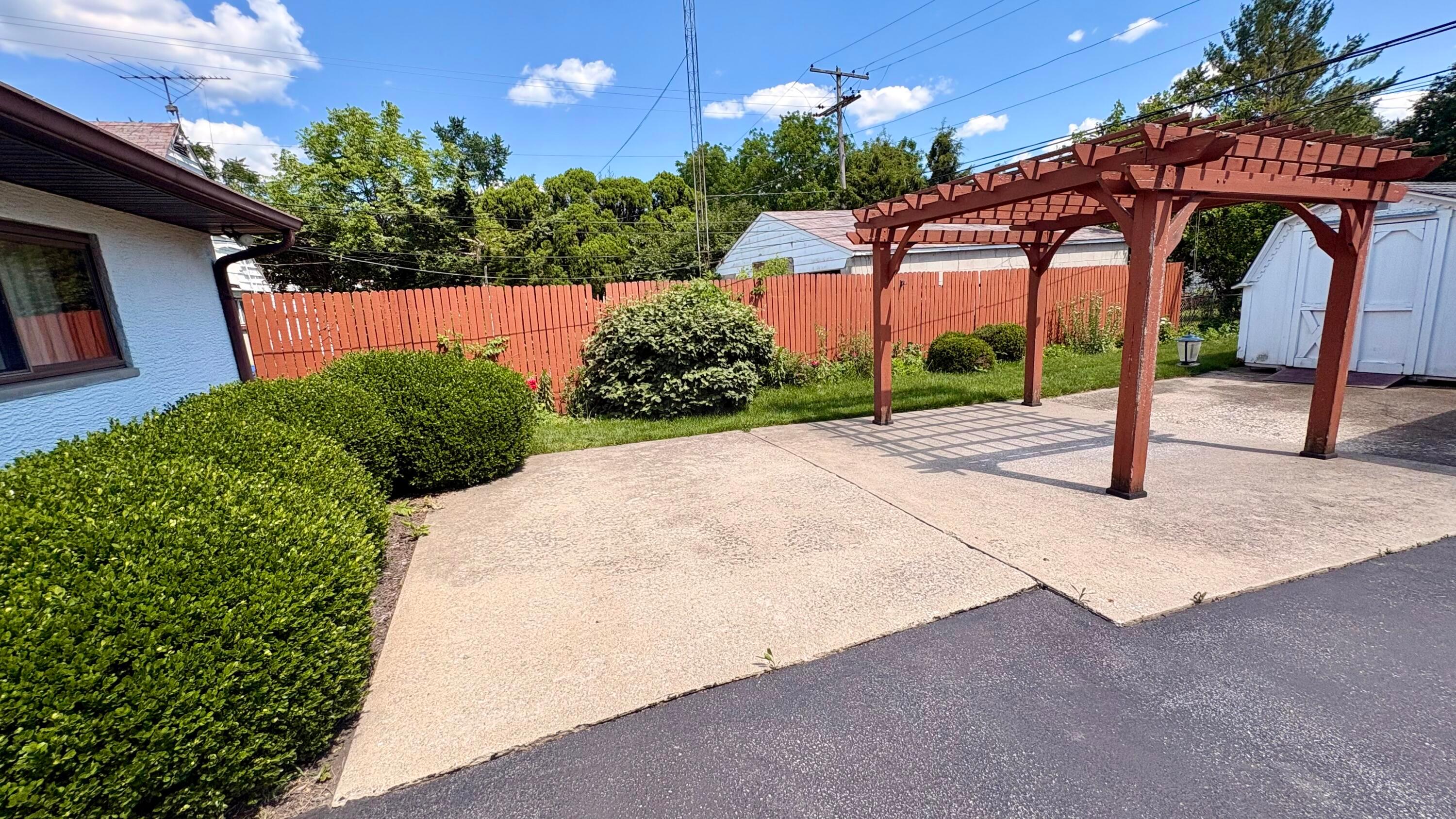 3321 Eakin Road Property Photo 5