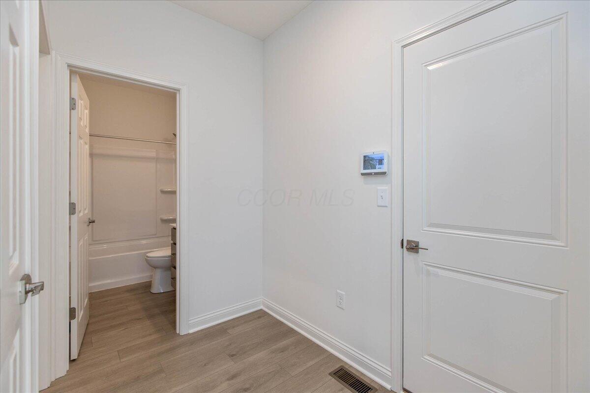 981 Bracknell Way Property Photo 28