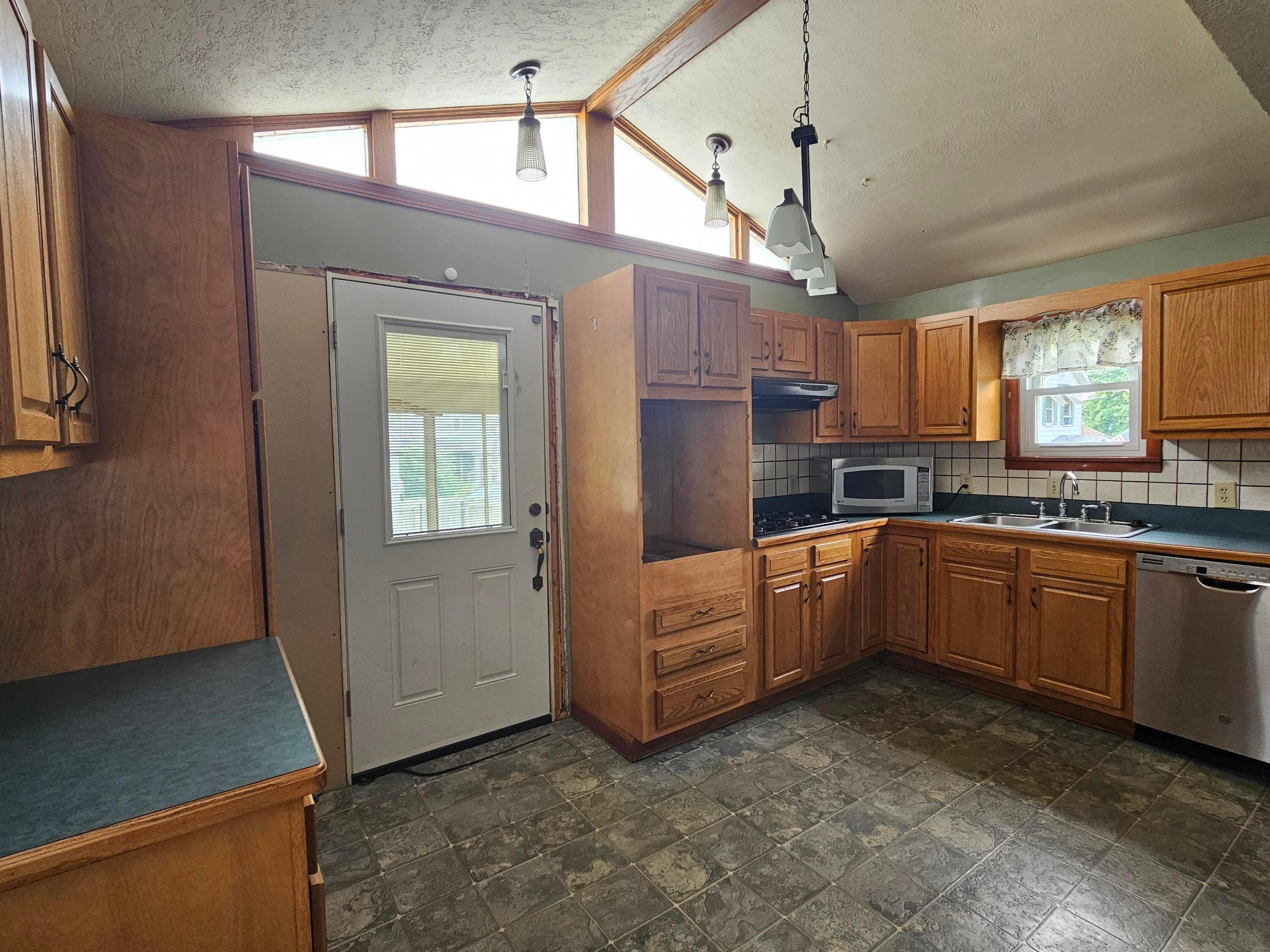 795 Campbell Avenue Property Photo 21
