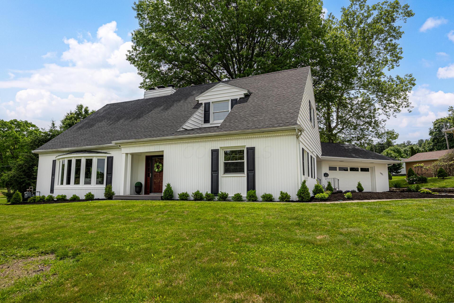 1691 Knob Hill Drive Property Photo 8