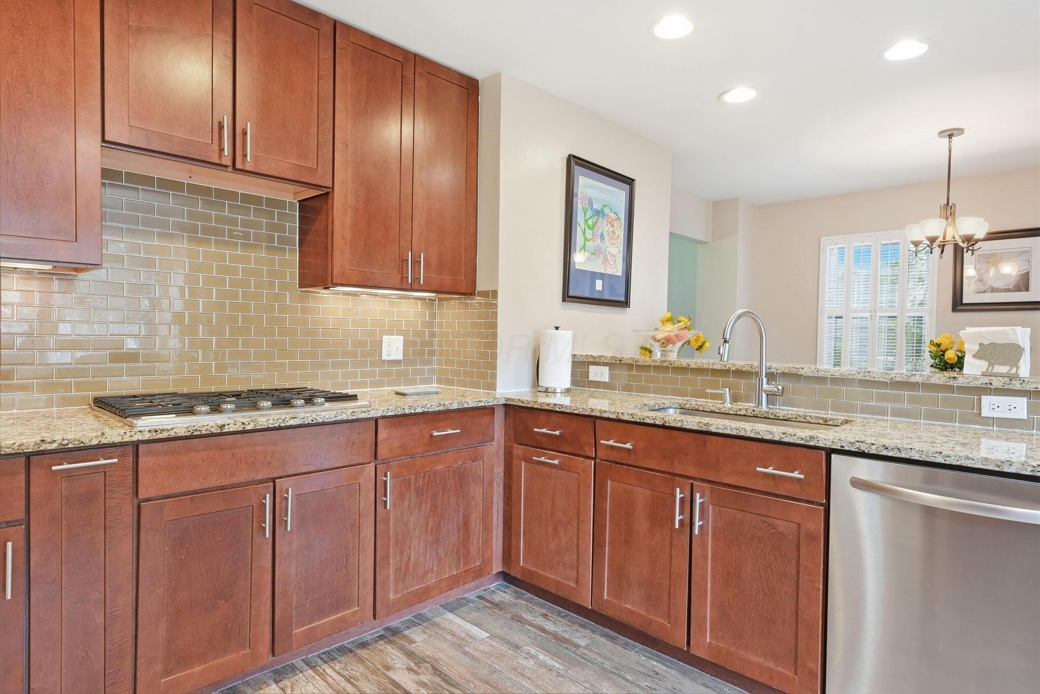 66 S Roosevelt Avenue Property Photo 7