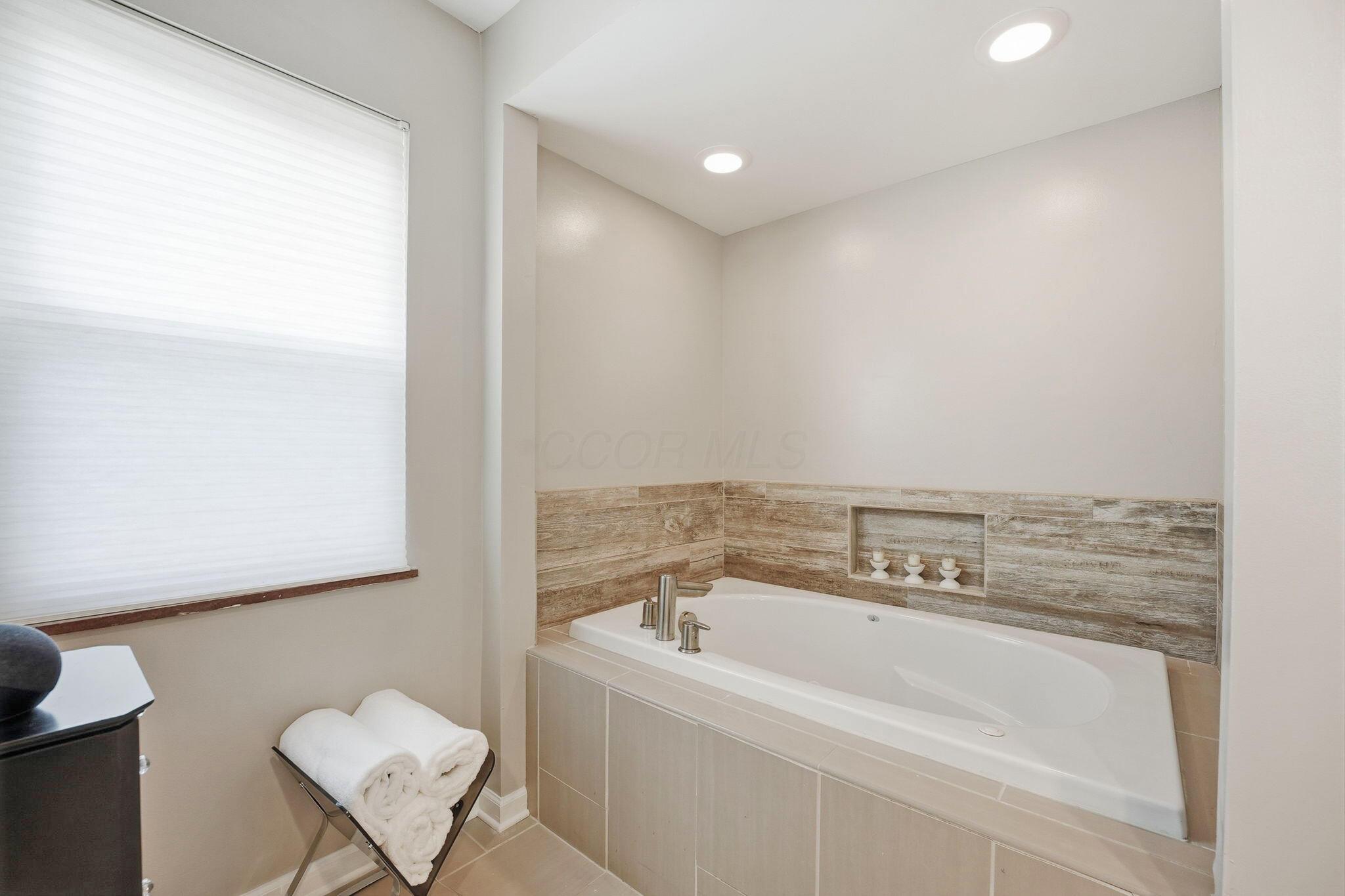 66 S Roosevelt Avenue Property Photo 25