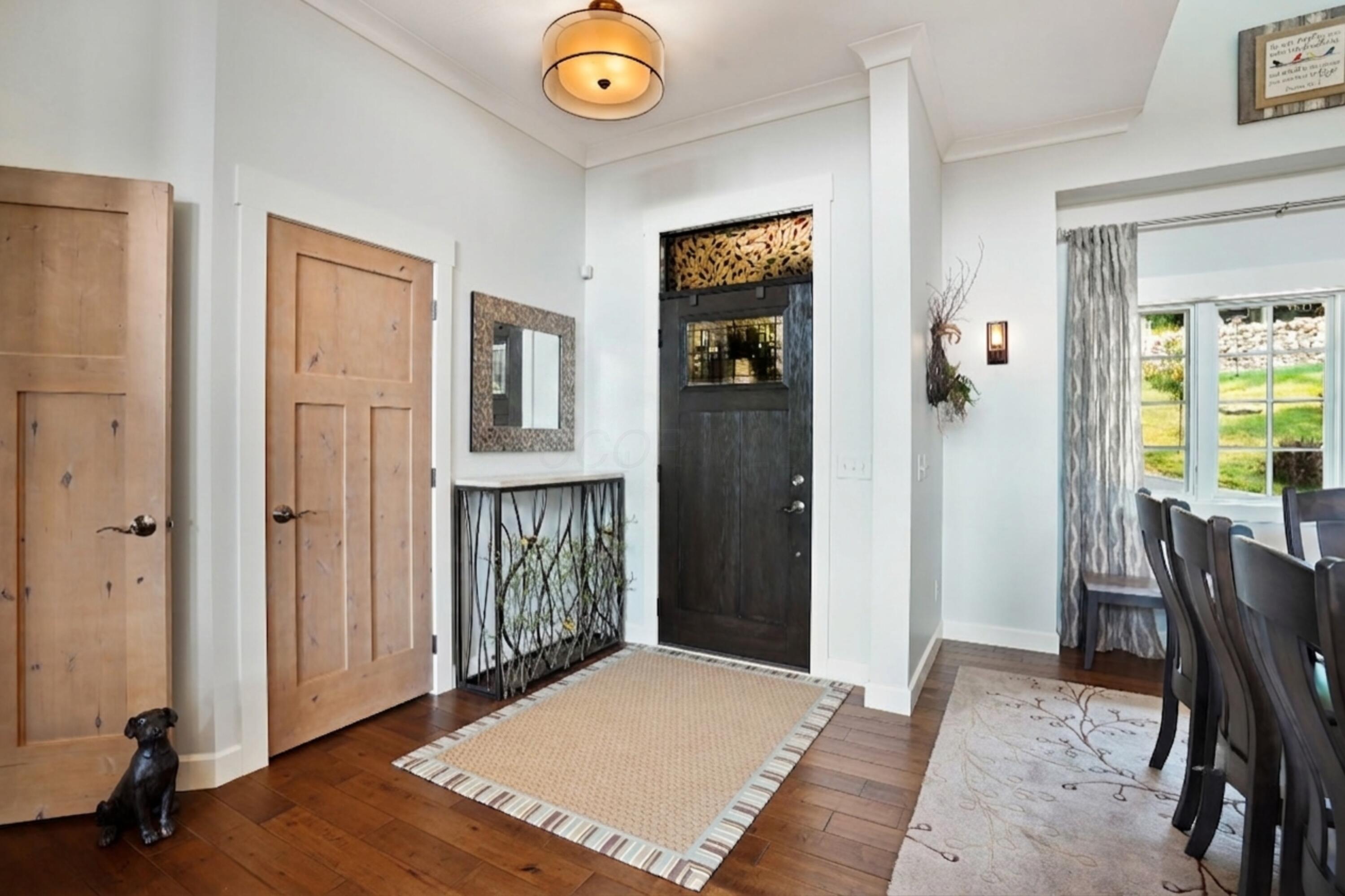 23018 Loop Road Property Photo 5