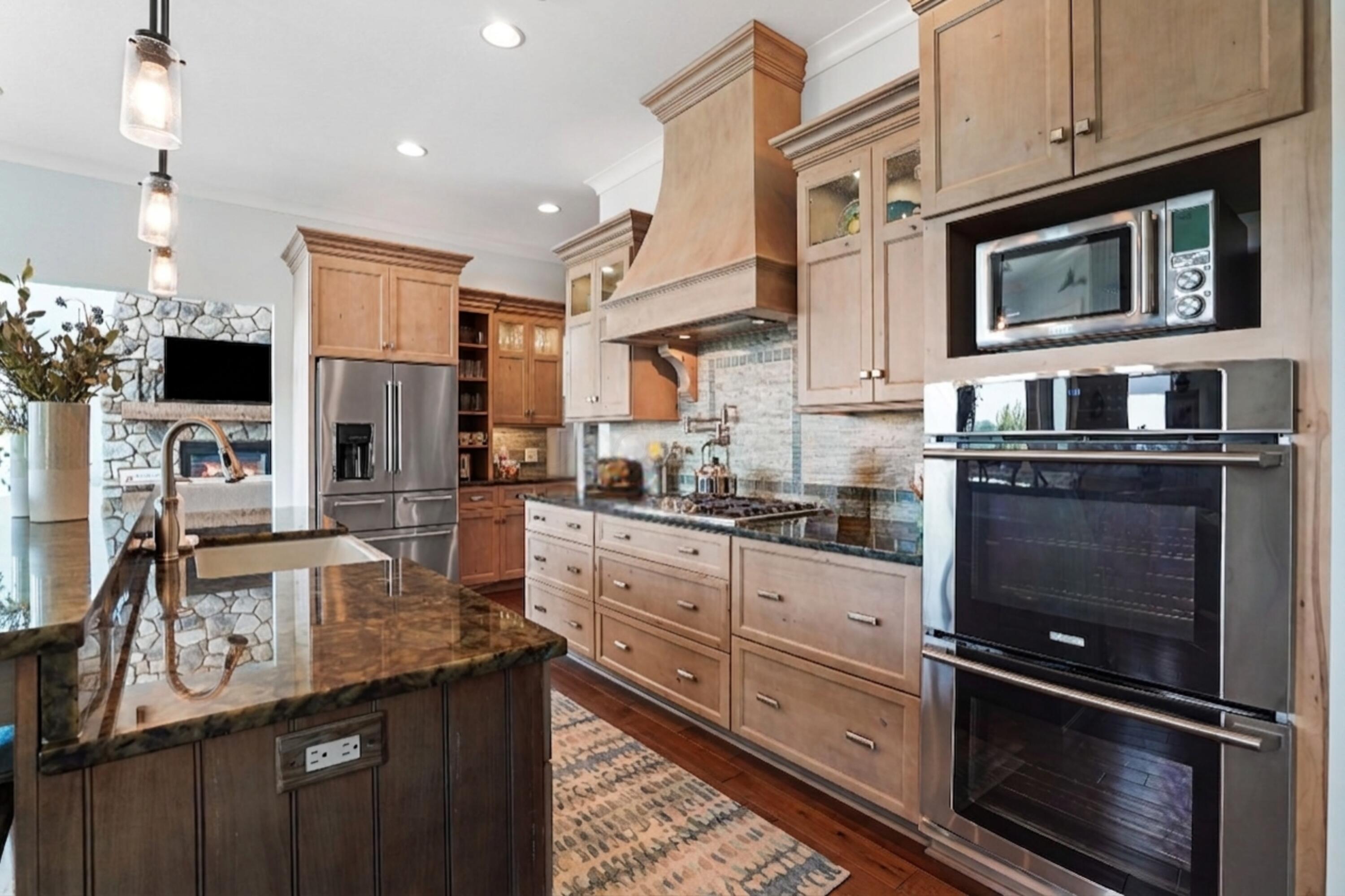 23018 Loop Road Property Photo 13