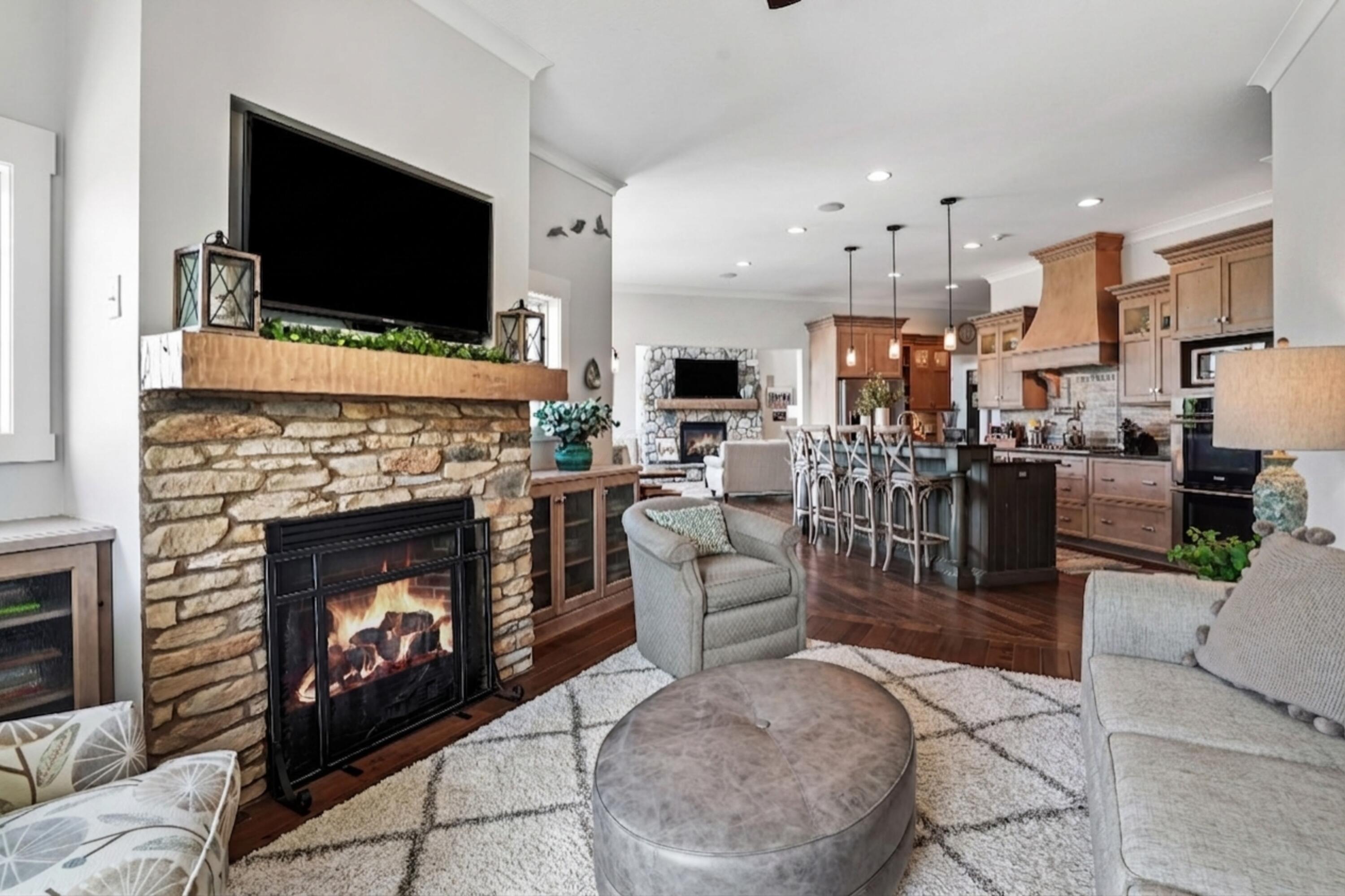 23018 Loop Road Property Photo 17