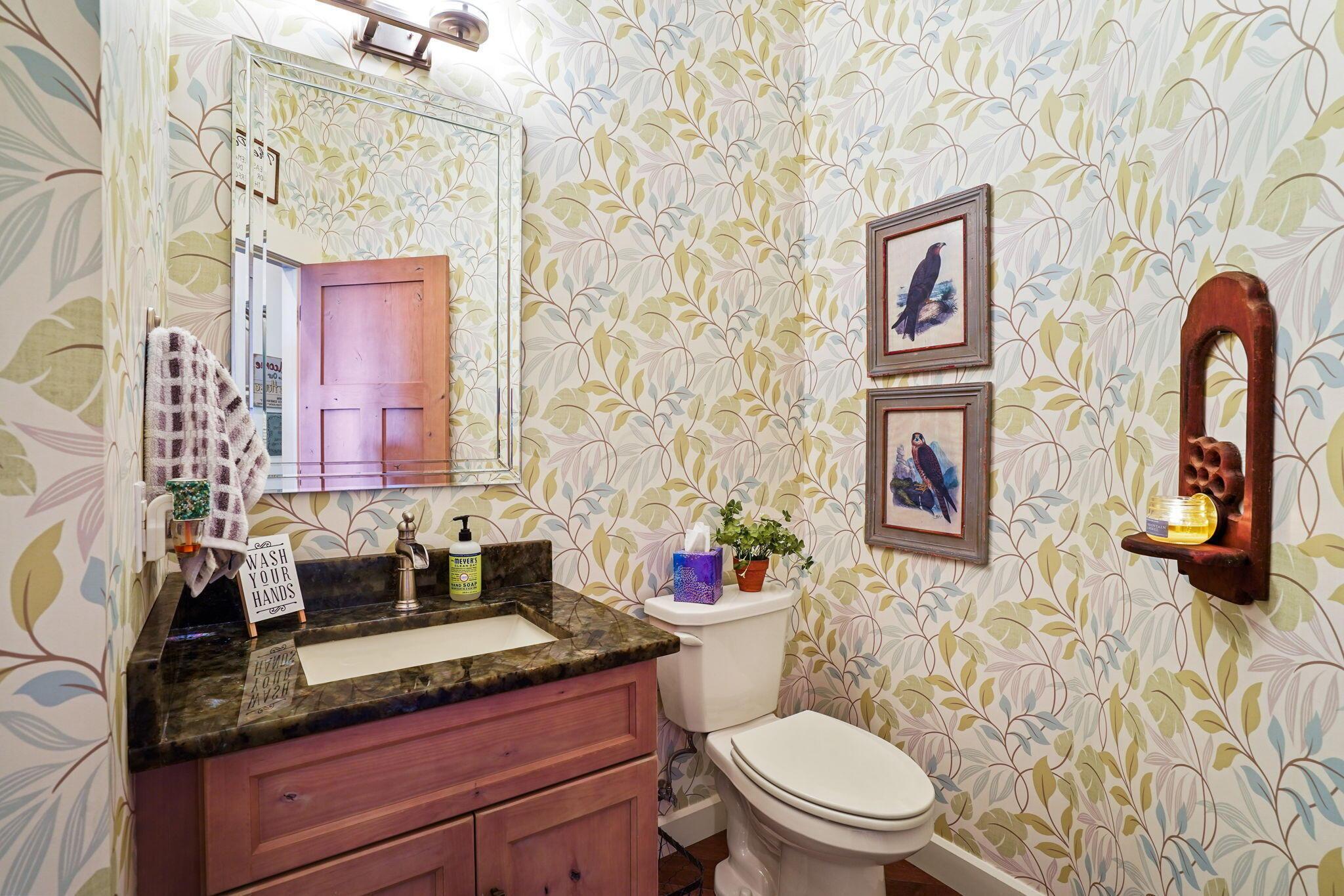 23018 Loop Road Property Photo 18