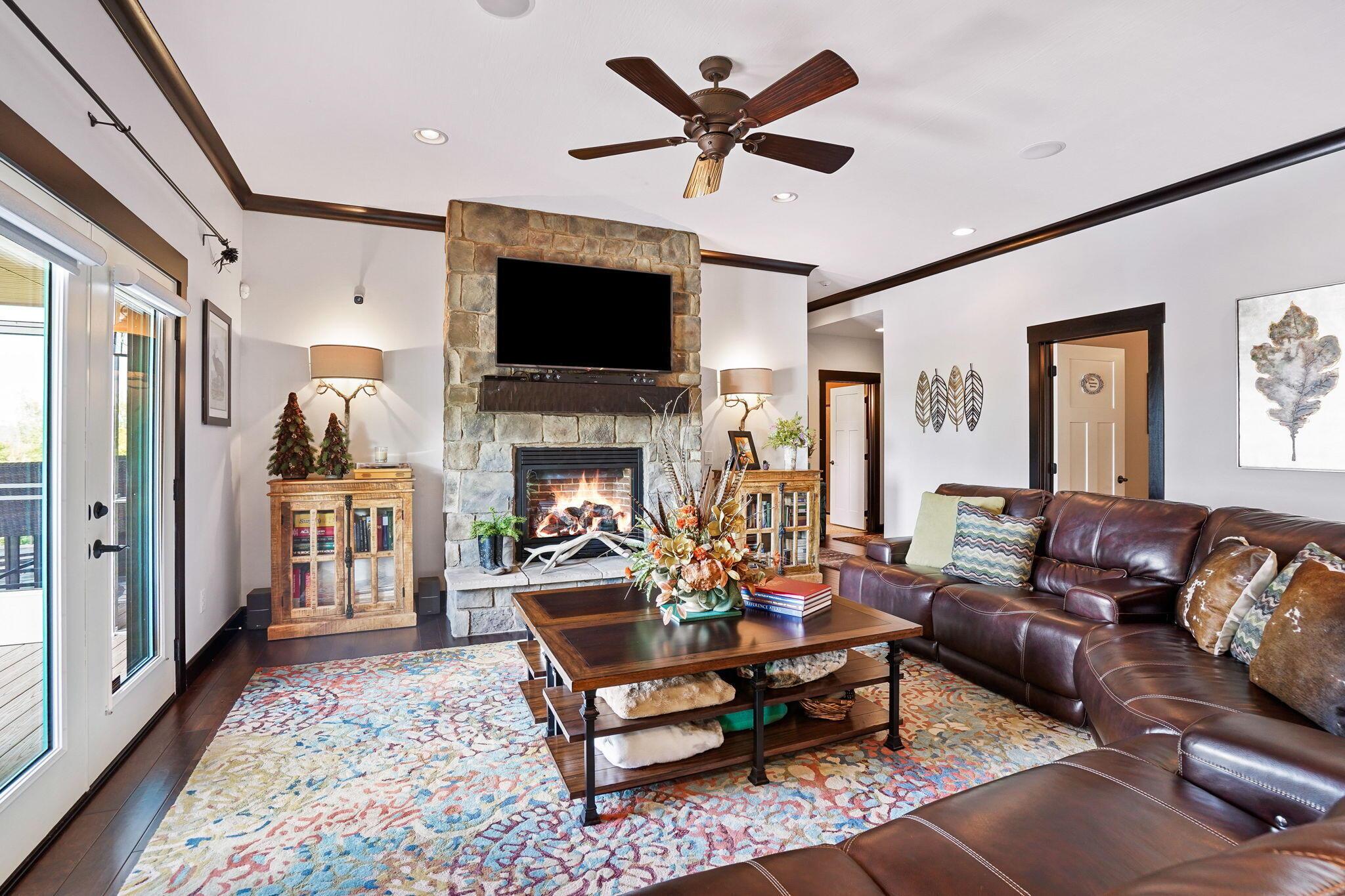 23018 Loop Road Property Photo 38