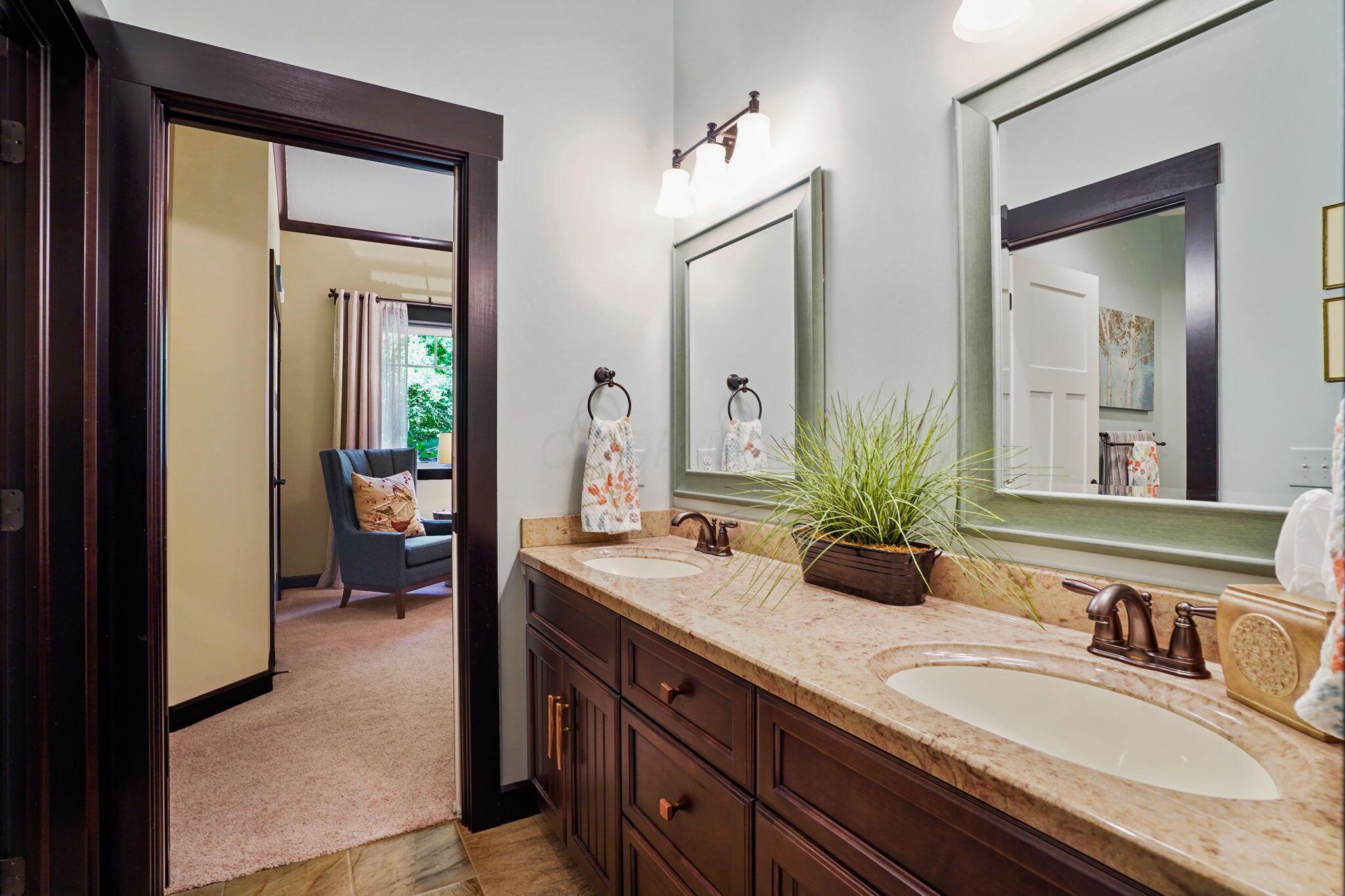23018 Loop Road Property Photo 44