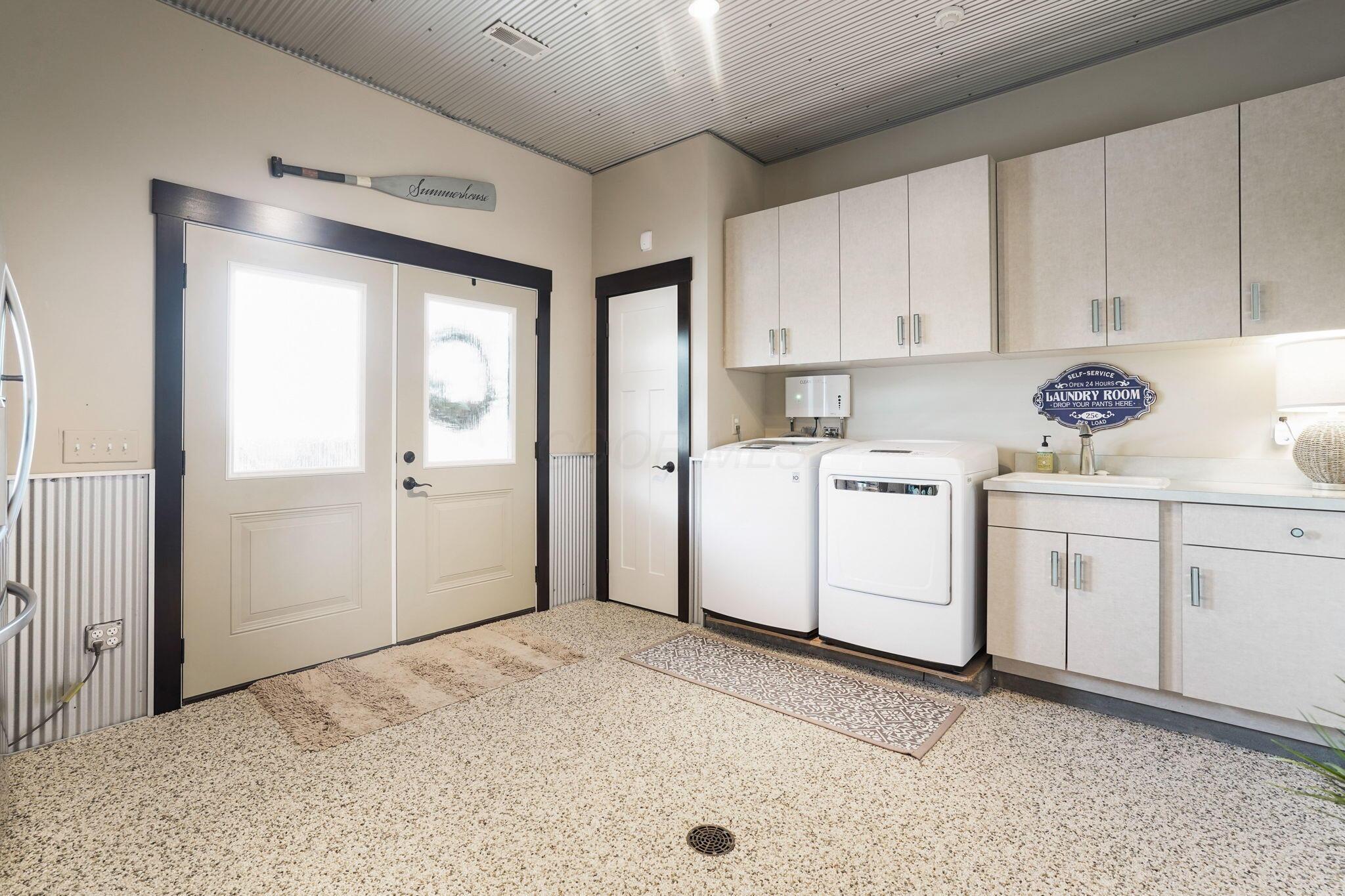 23018 Loop Road Property Photo 46