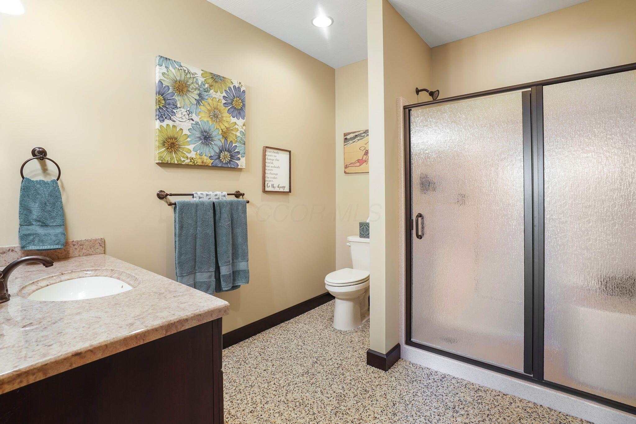 23018 Loop Road Property Photo 47