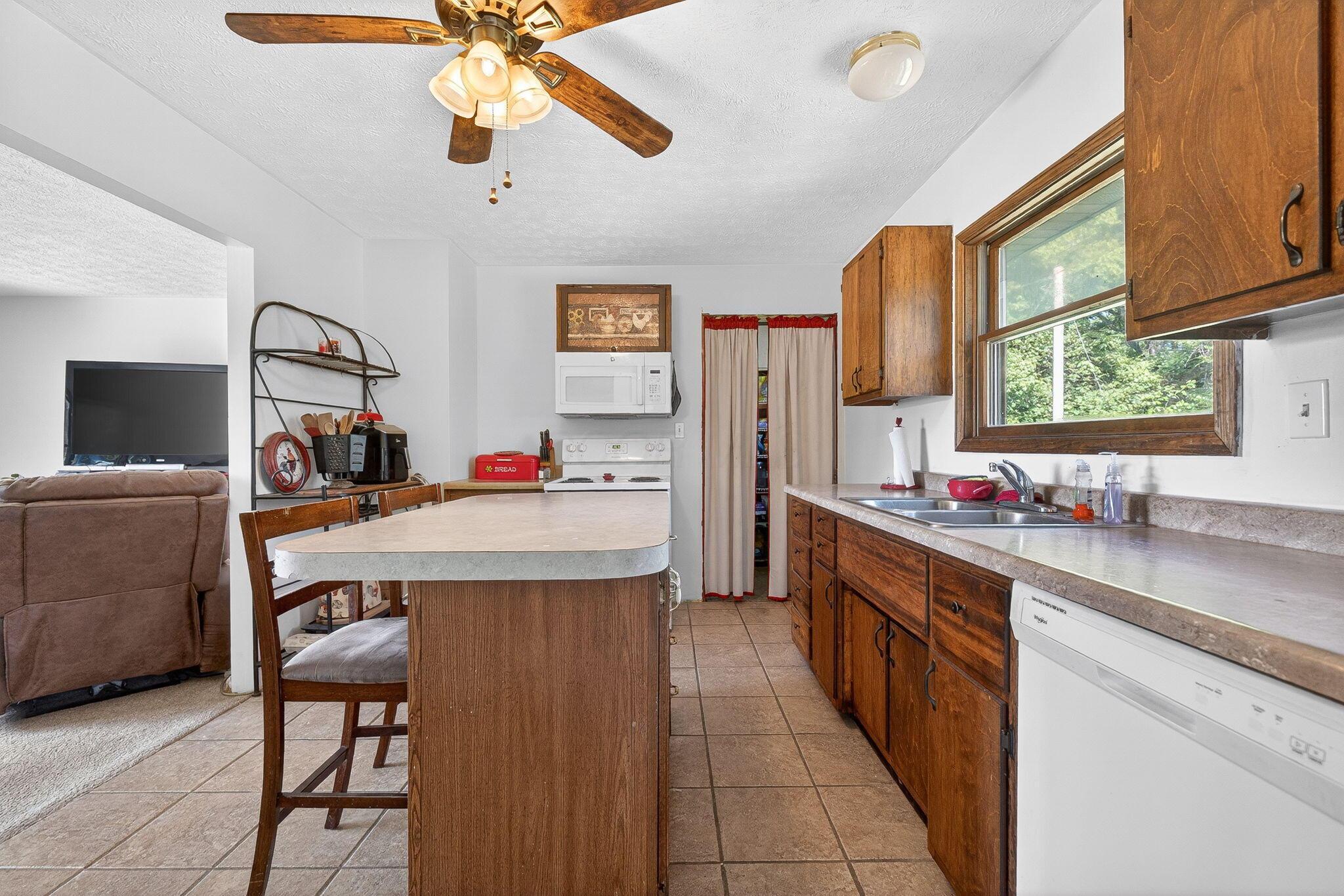 8960 Mills Road Property Photo 9