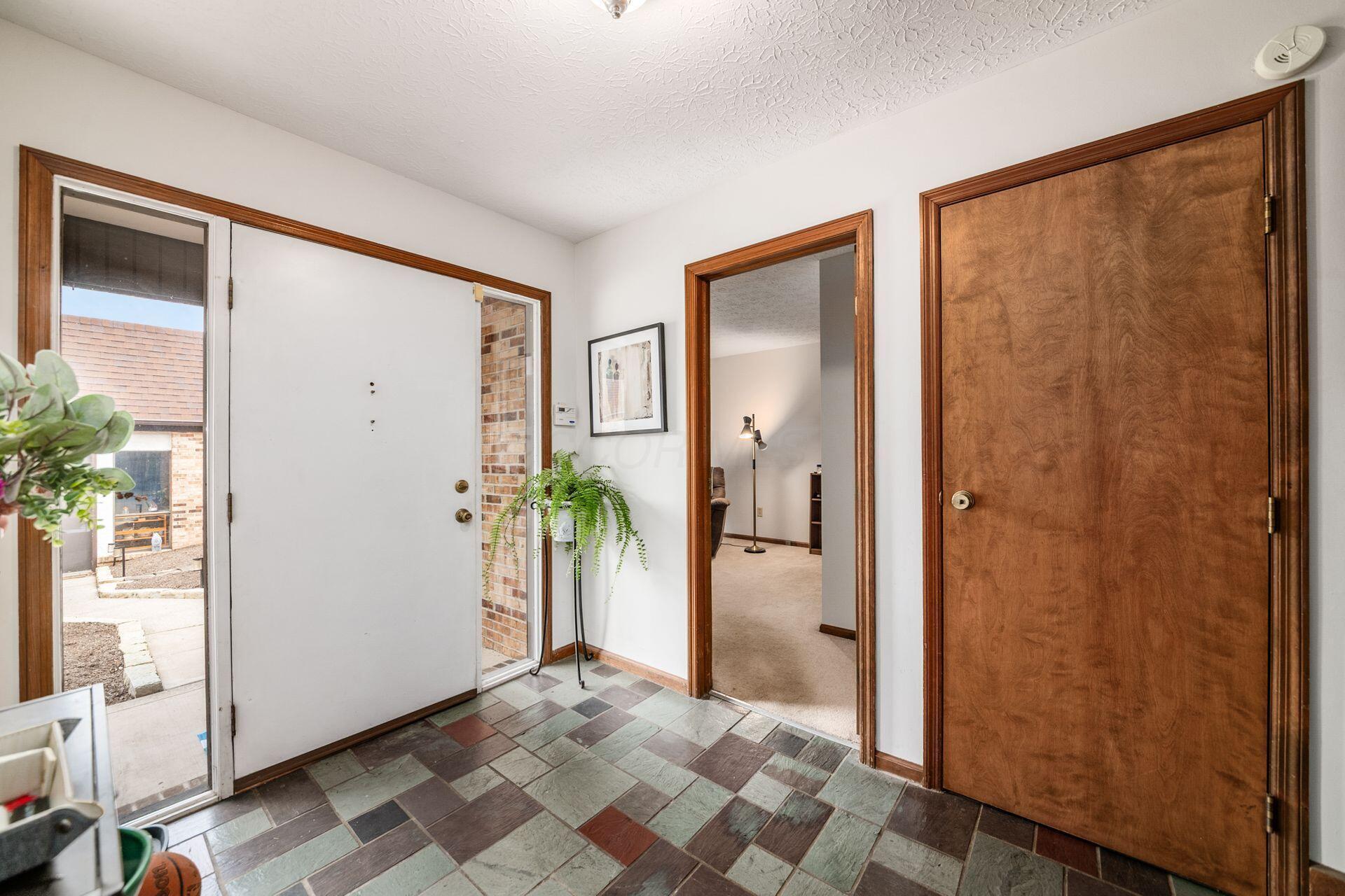 4573 Arlingate Drive W Property Photo 8