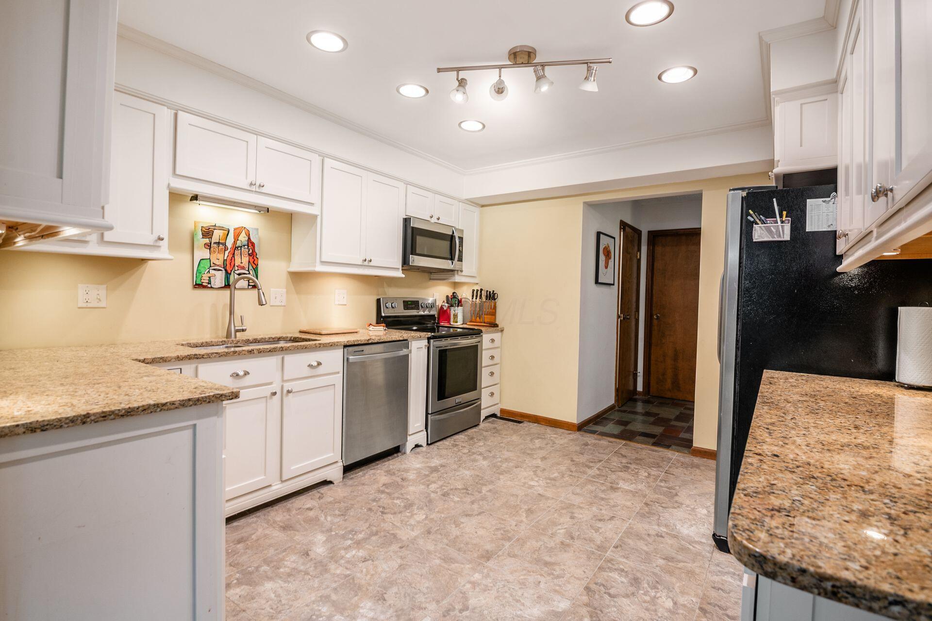 4573 Arlingate Drive W Property Photo 11