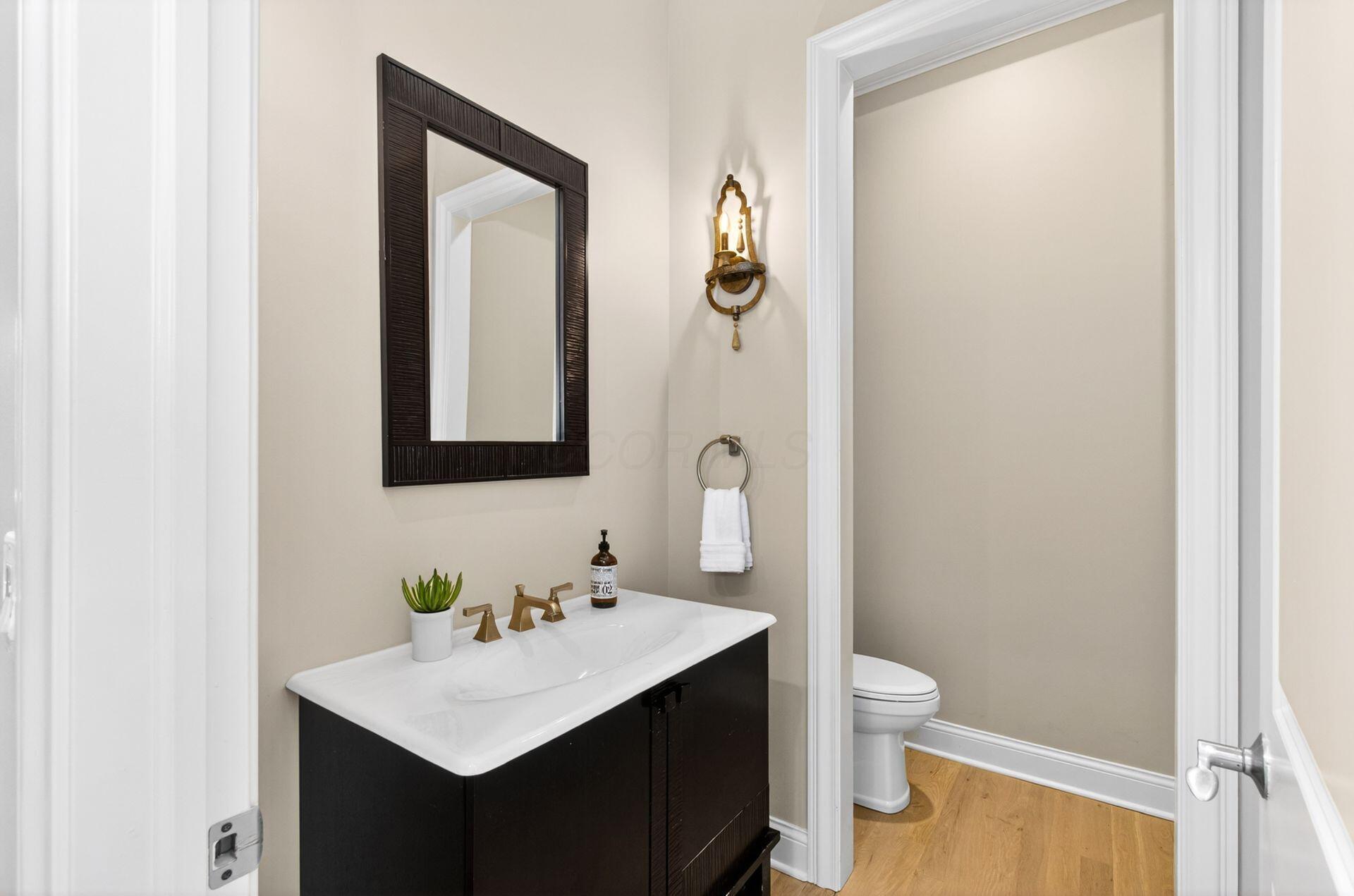 7747 Sutton Place Property Photo 13