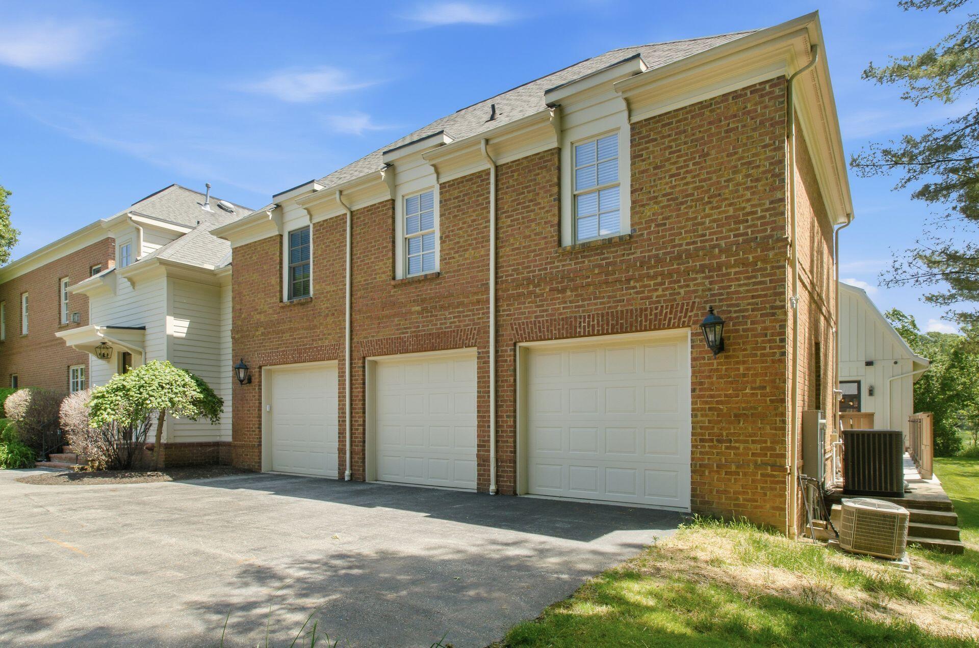 7747 Sutton Place Property Photo 117
