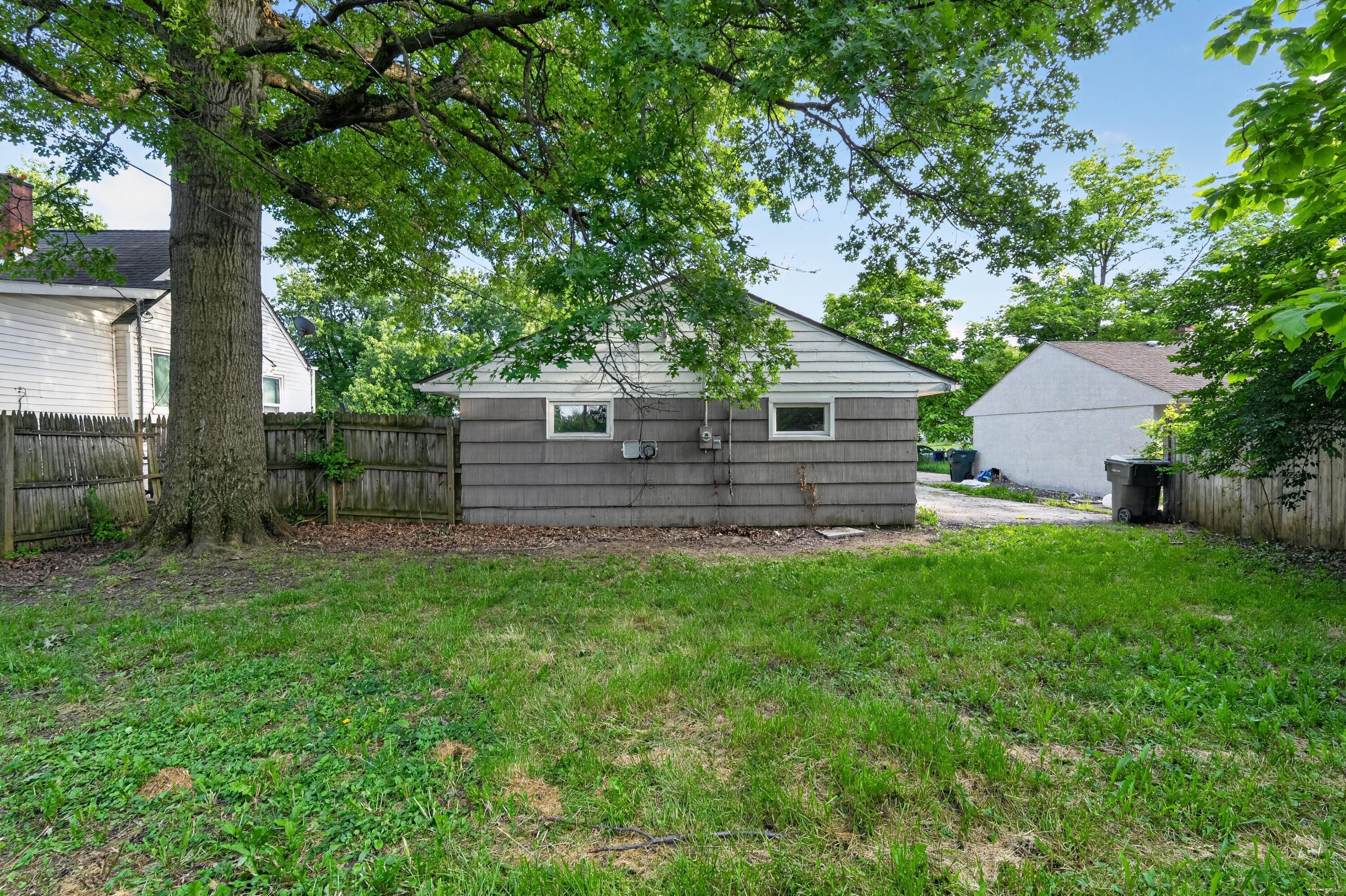 1572 Northridge Road Property Photo 4