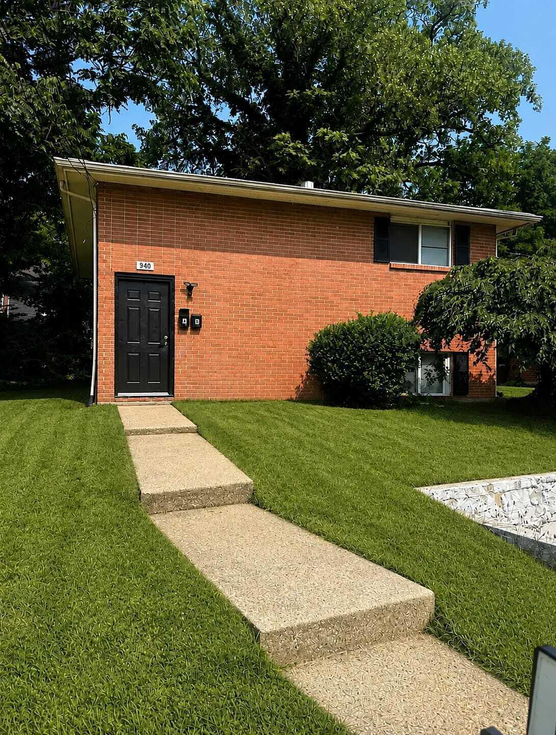 940 Ferndale Place, B Property Photo 1