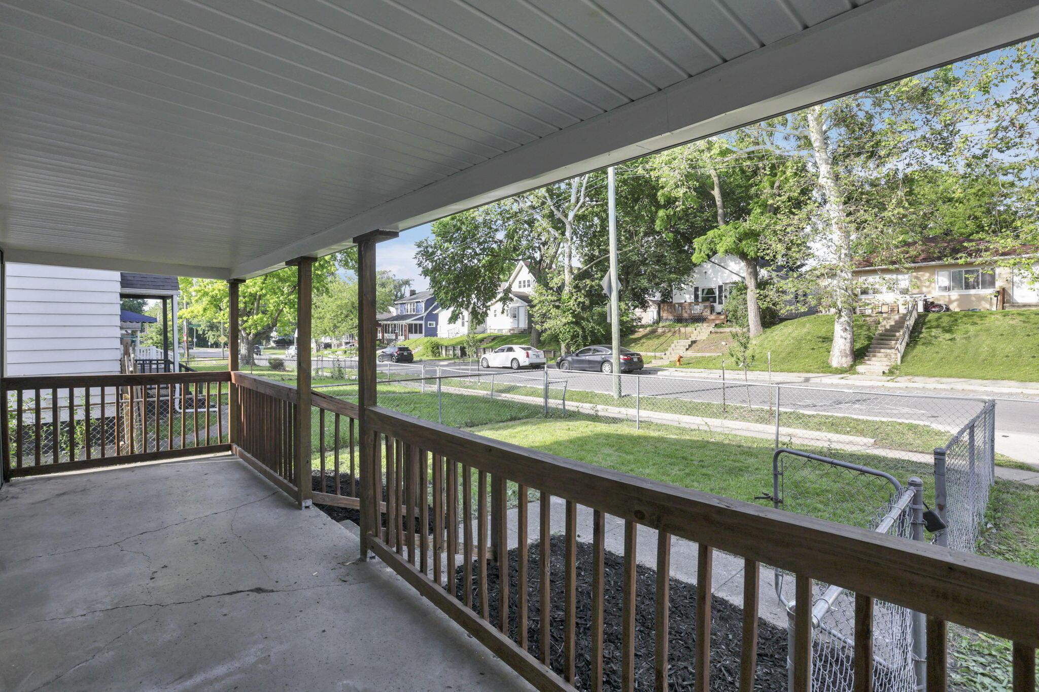 231 N Eureka Avenue Property Photo 6
