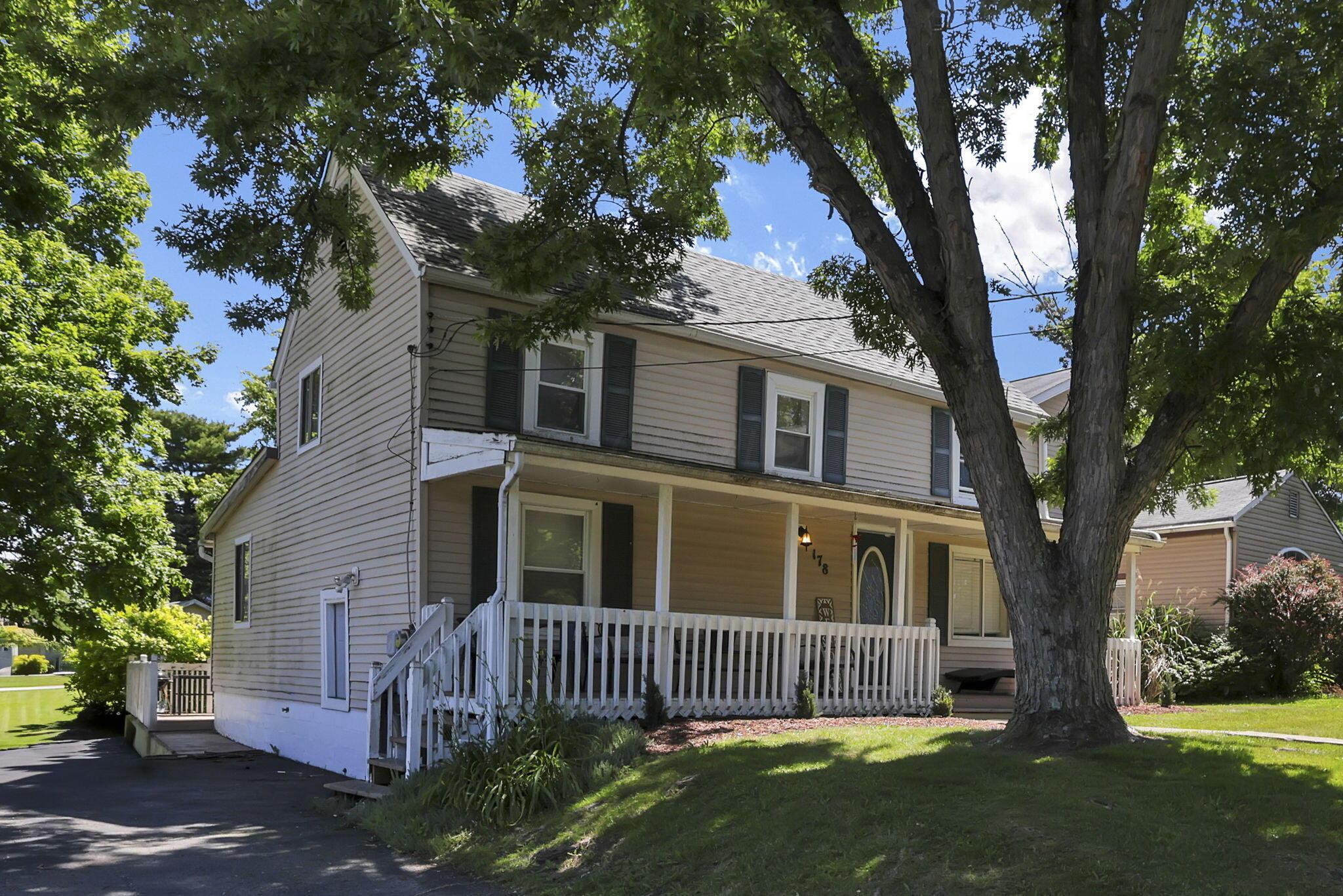 178 E South Street Property Photo 3