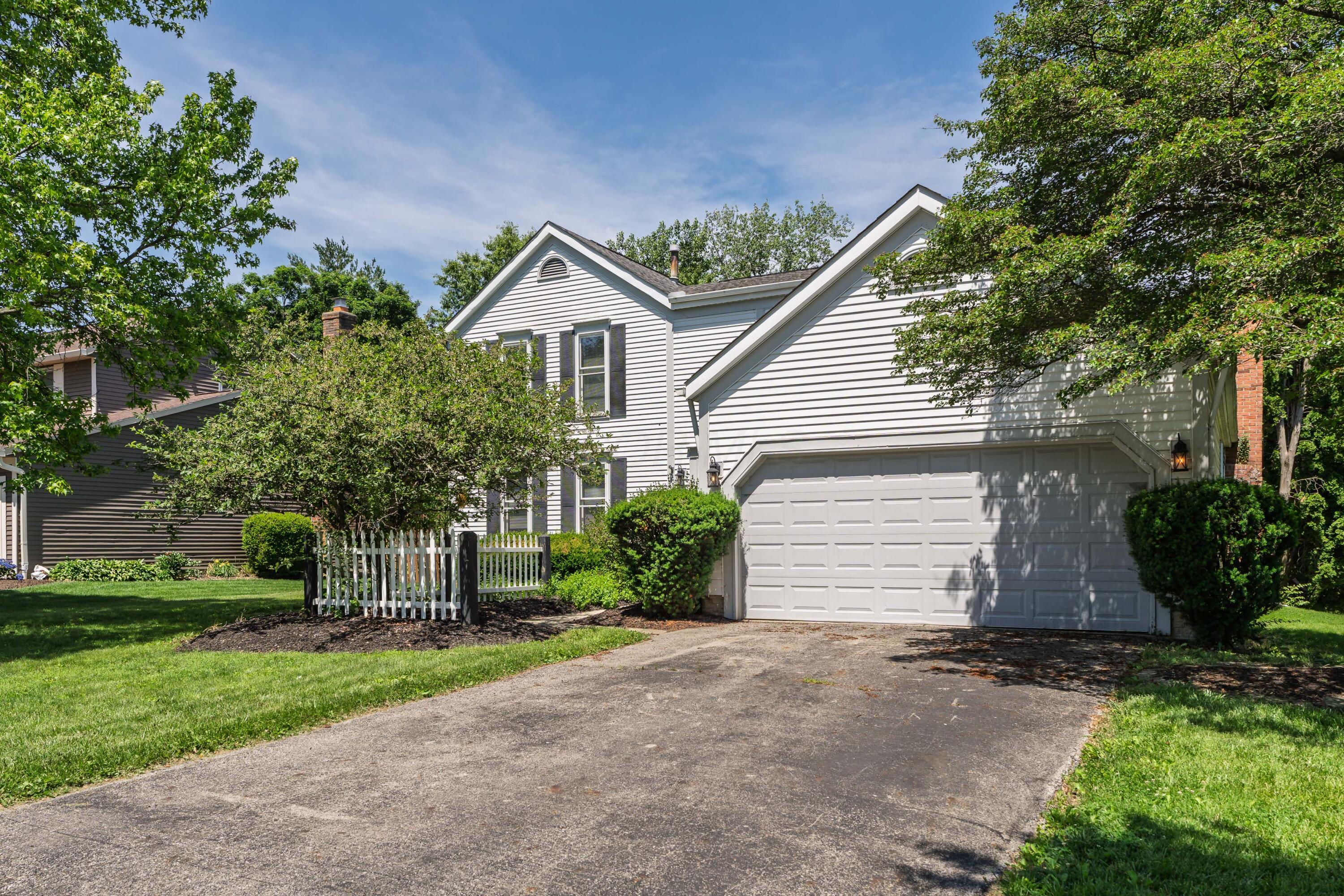 488 Green Meadows Drive W Property Photo 1