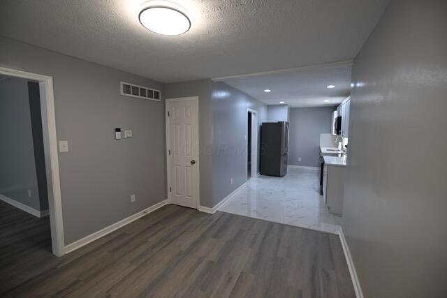 370 S Oakley Avenue Property Photo 6