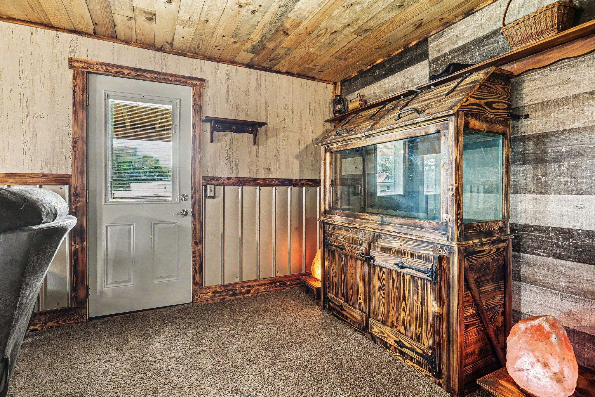 108 Washington Street Property Photo 6