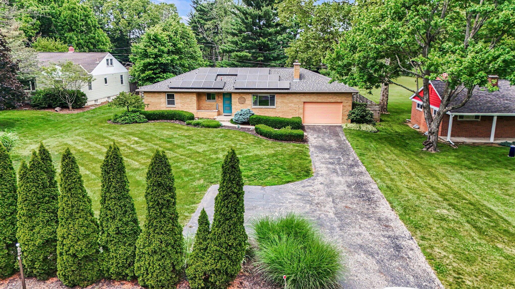 3140 Fishinger Road Property Photo 4