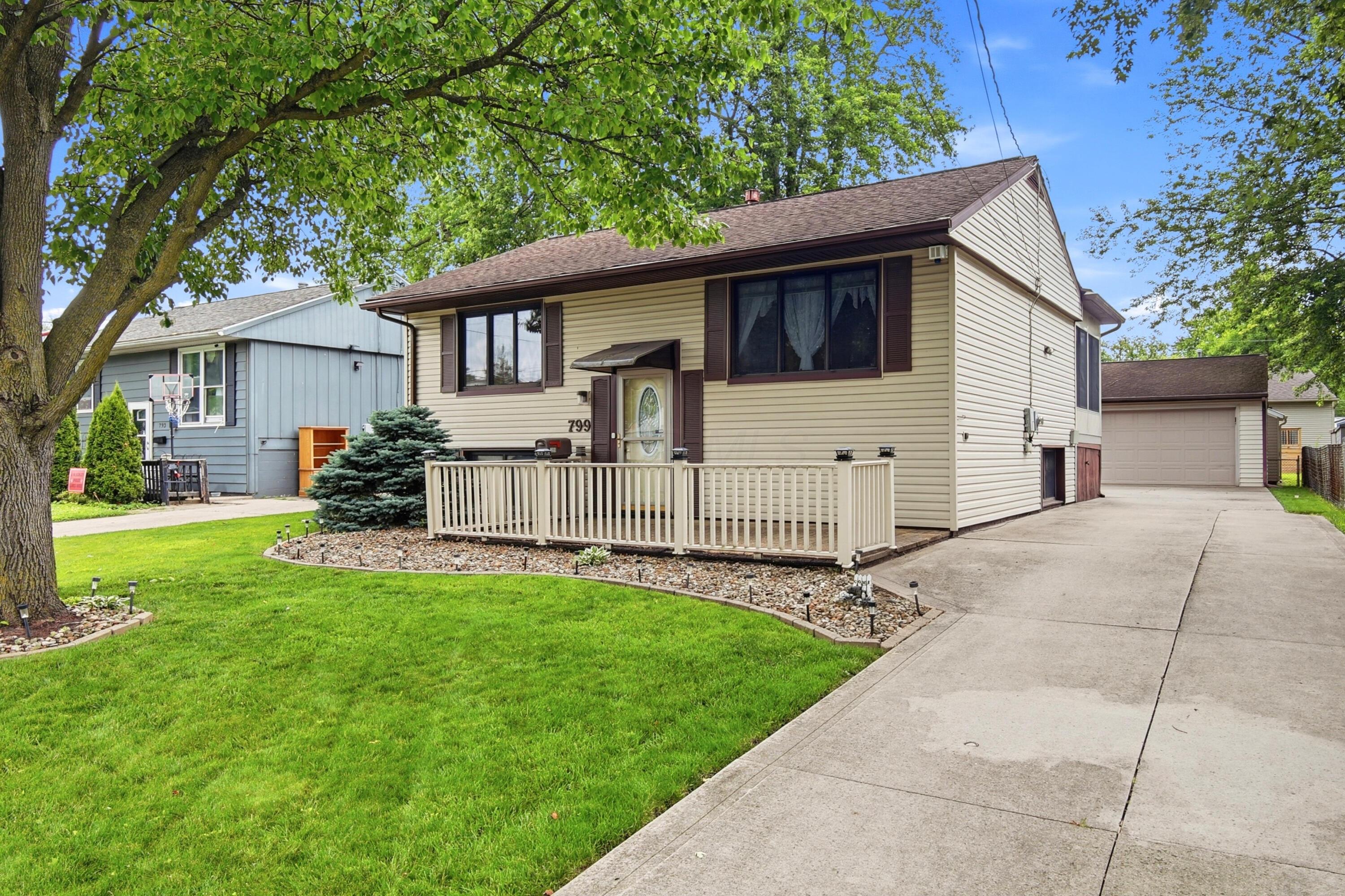 799 Vancouver Drive Property Photo 1