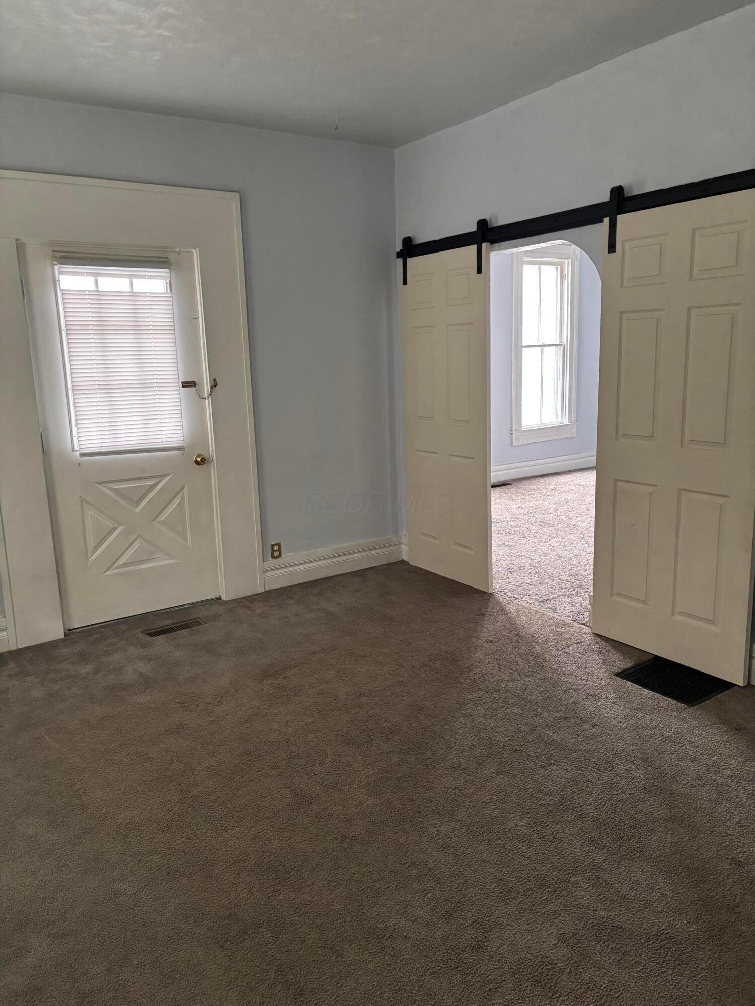 209 S Madriver Street Property Photo 4