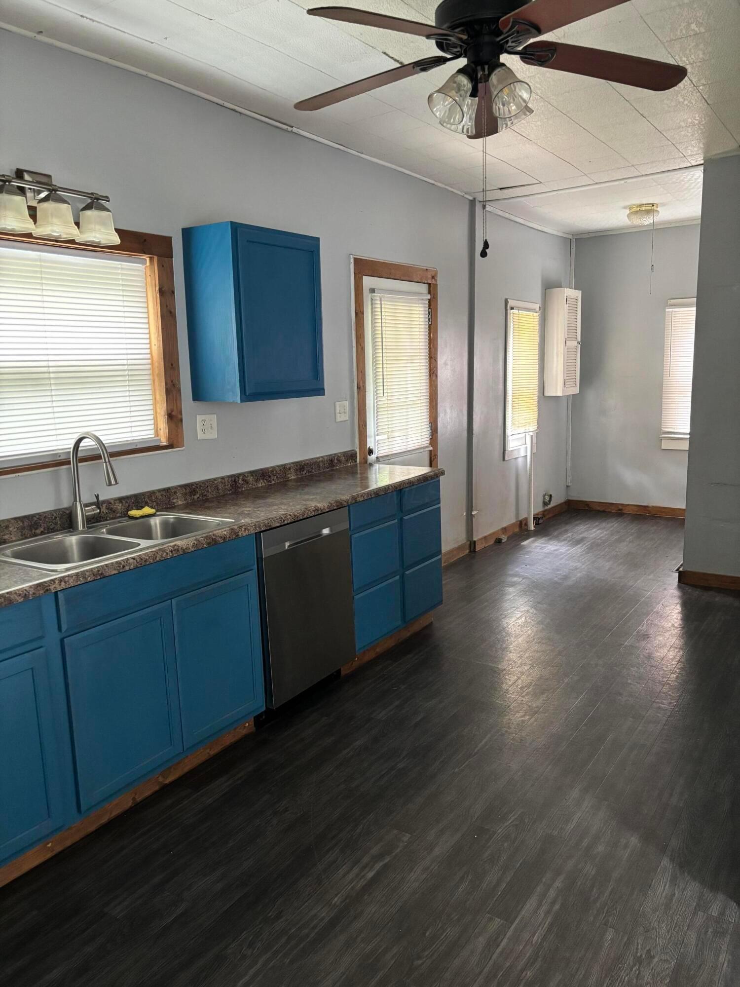 209 S Madriver Street Property Photo 7