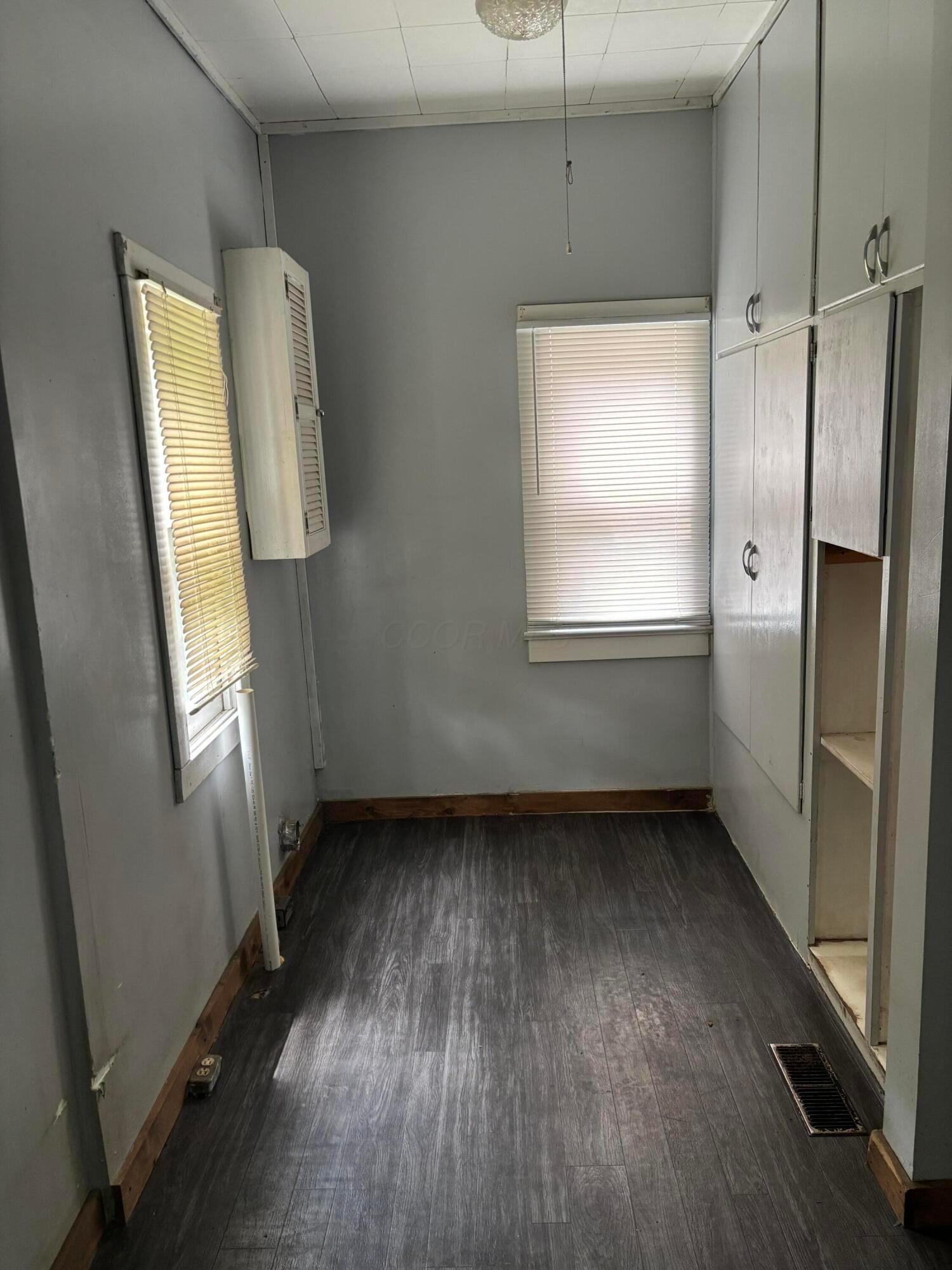 209 S Madriver Street Property Photo 10