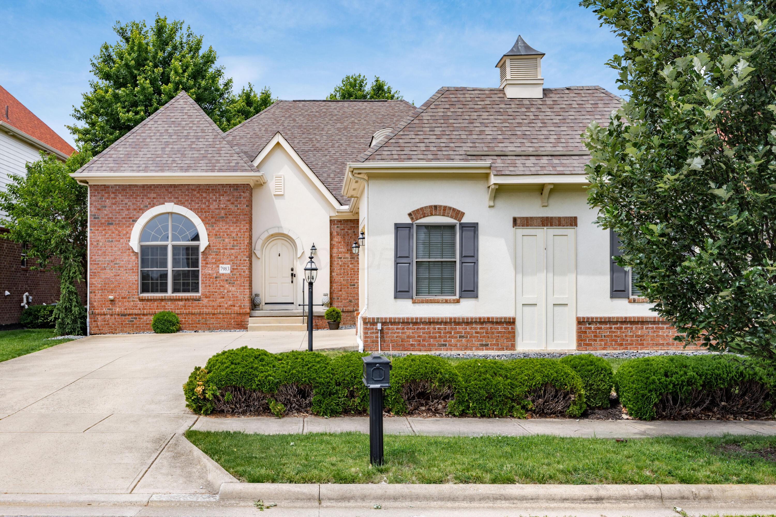 7983 Oak Meadow Drive Property Photo 1