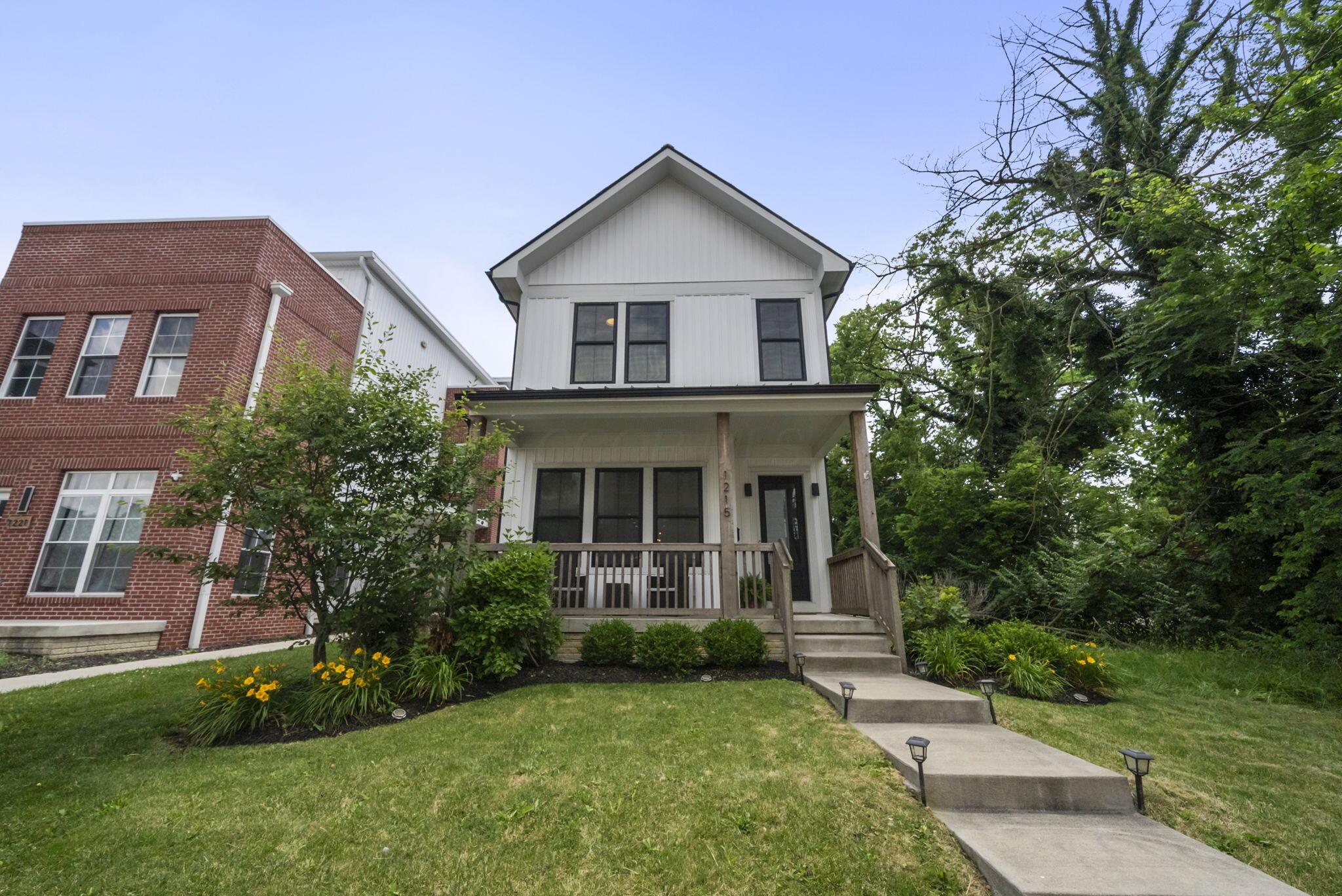 1215 Oak Street Property Photo 1
