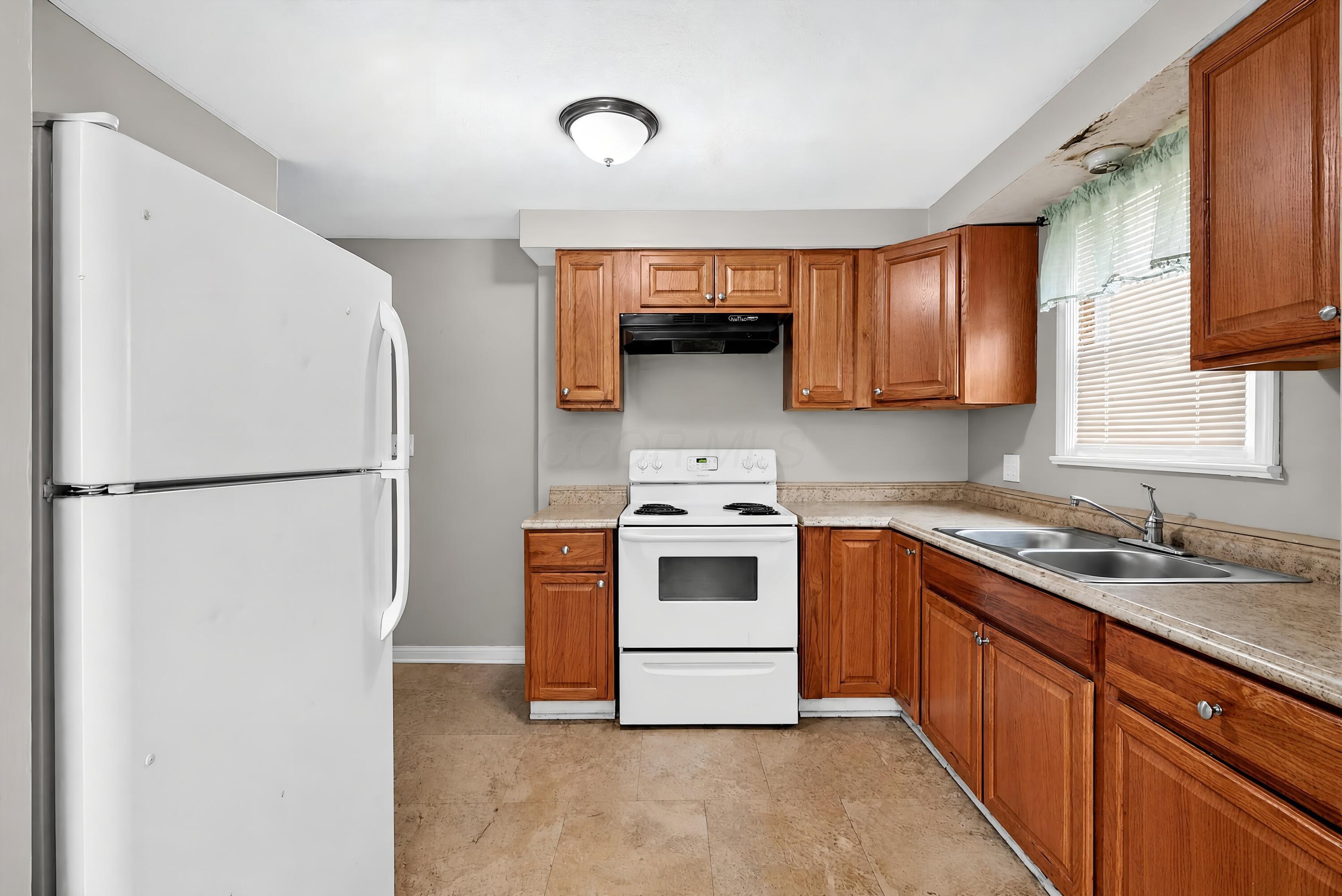 594 S Hampton Road Property Photo 8
