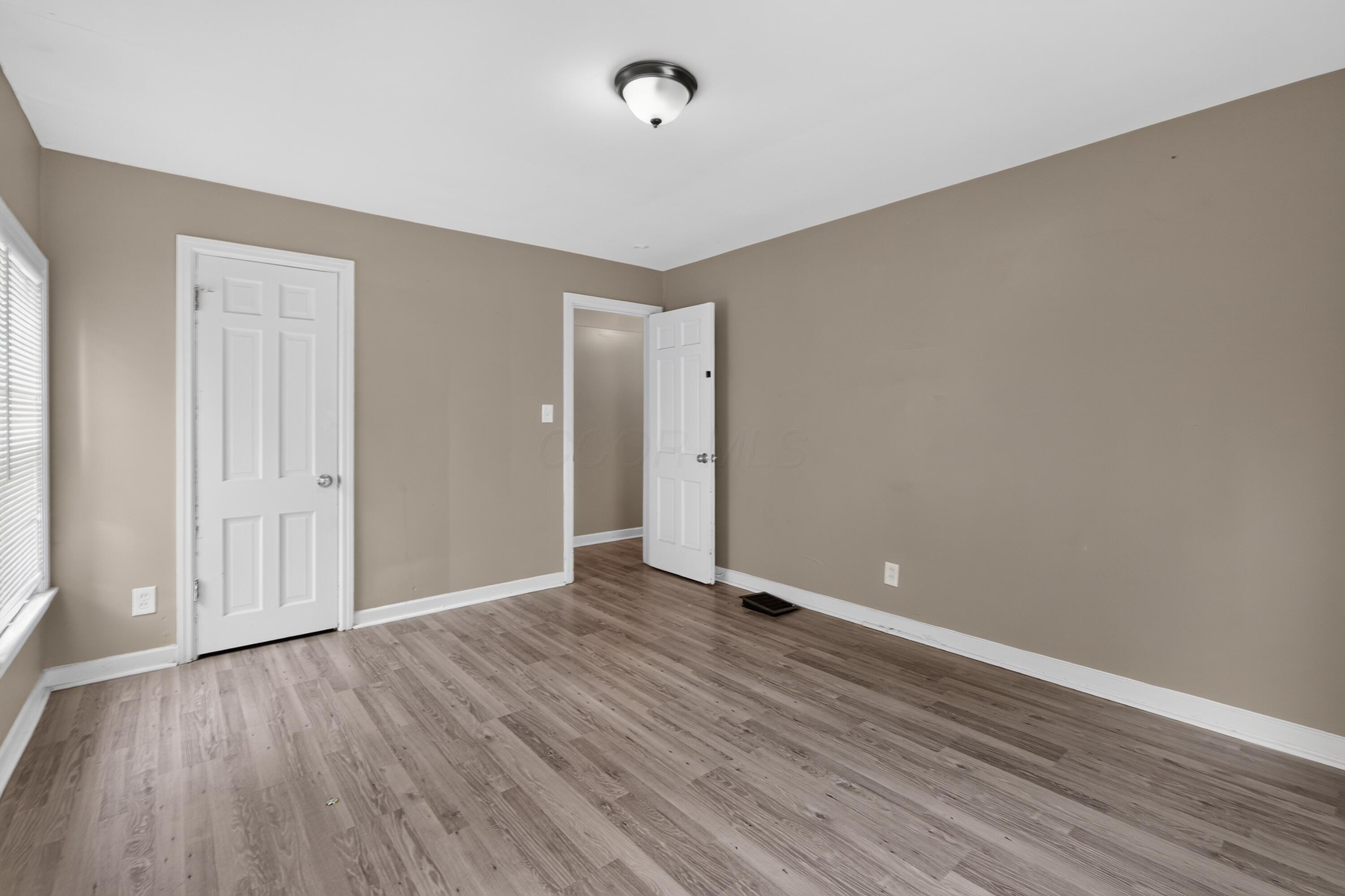 594 S Hampton Road Property Photo 11